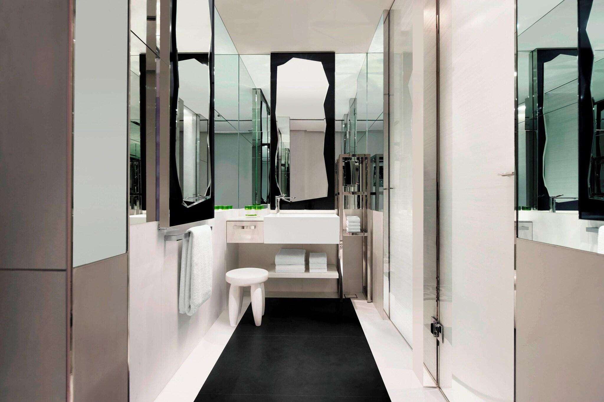 Studio King Size Bed