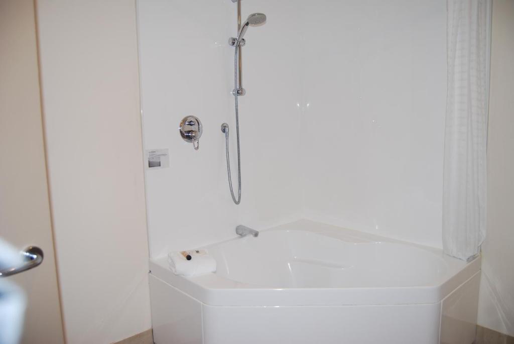 Studio Queen Size Bed