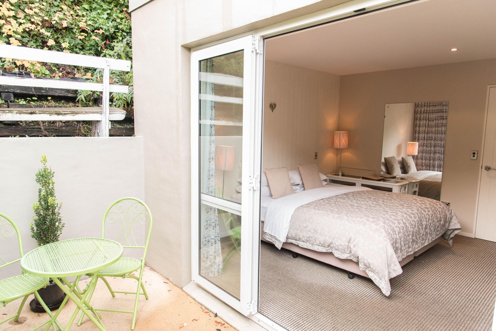 Double Guest Room Queen Bed