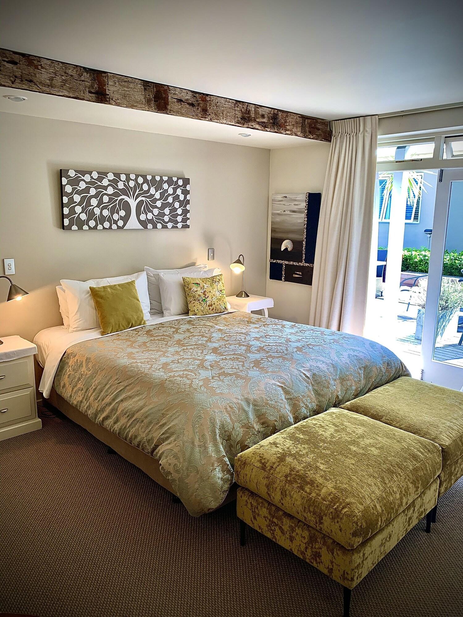 Twin Guest Room King Bed