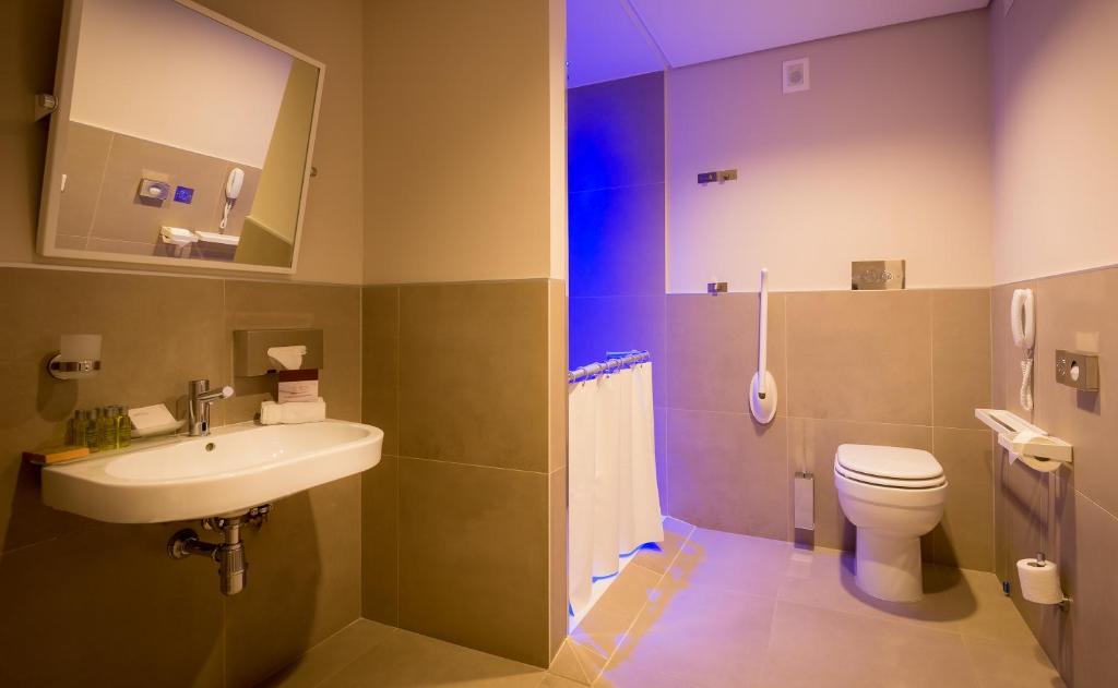 Double Accessible King Size Bed