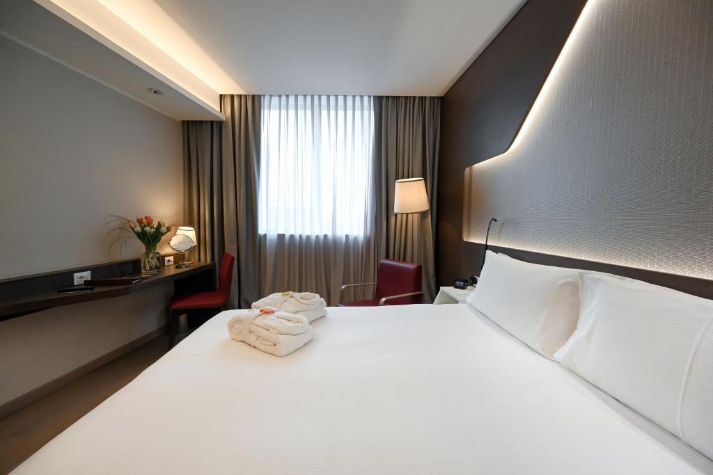 Double Accessible King Size Bed