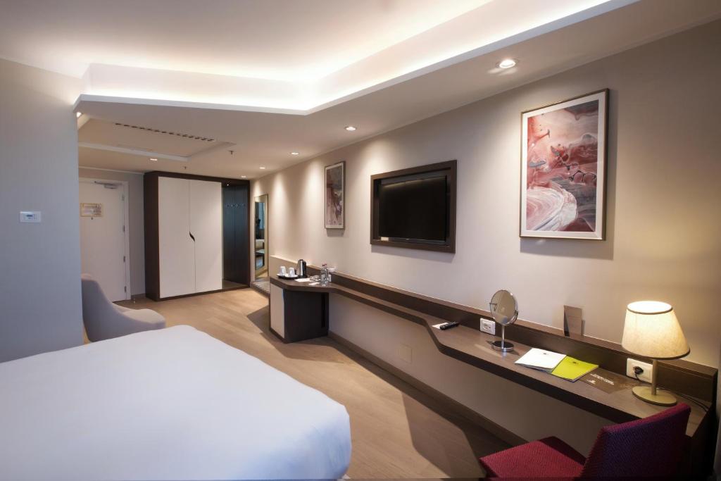 Double Deluxe King Bed