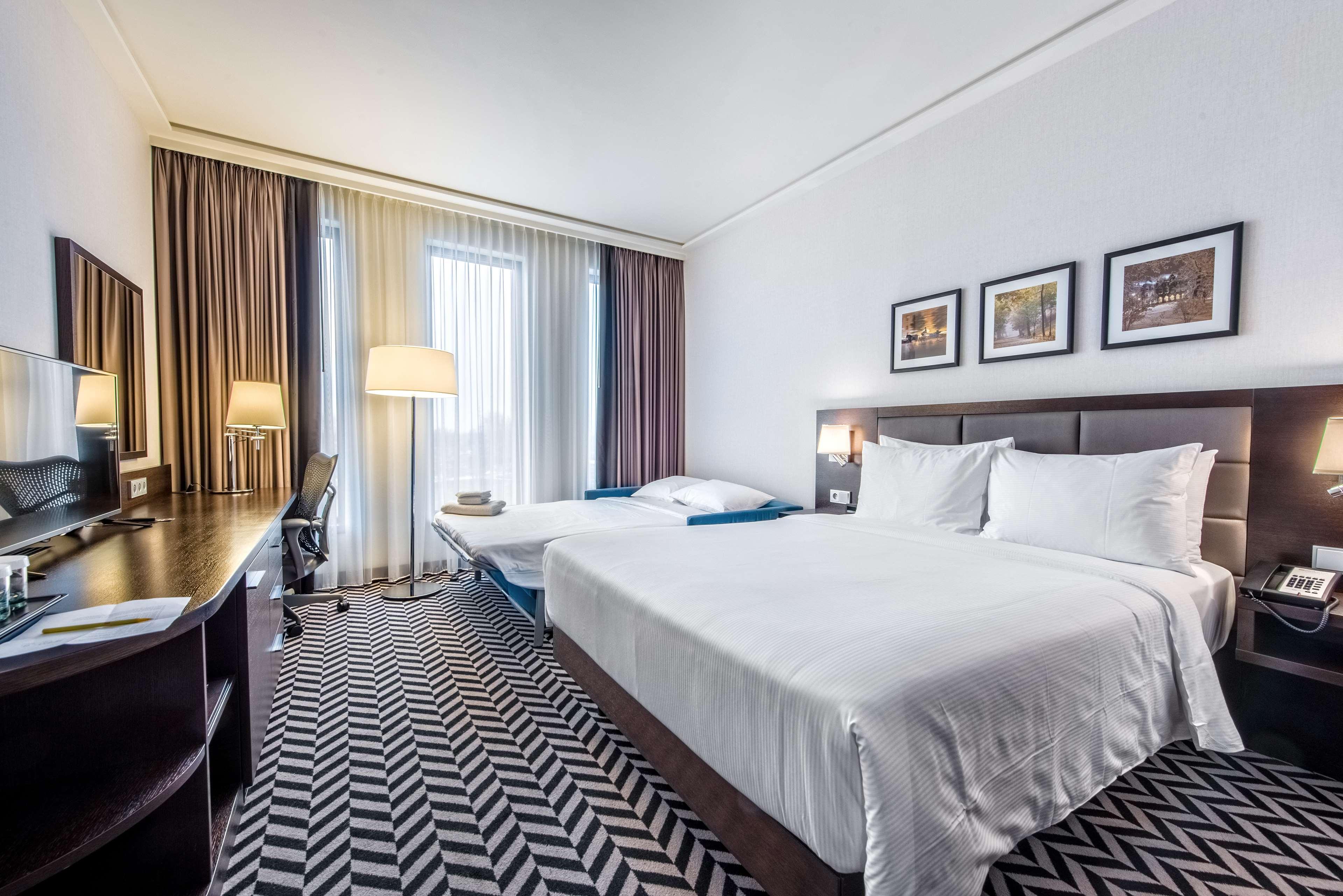 Family Room Queen Size Bed