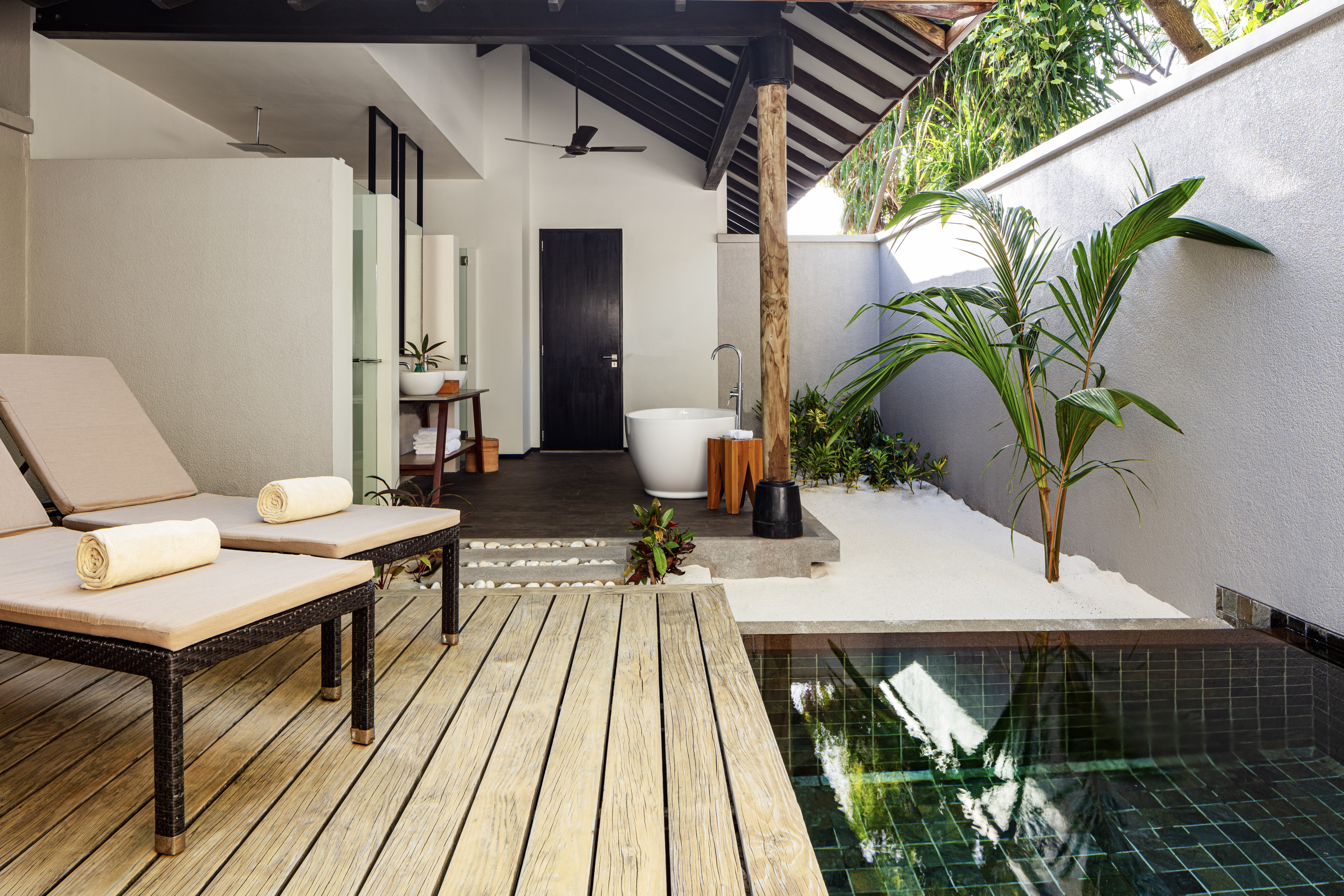 Villa Beach Front with Private Pool