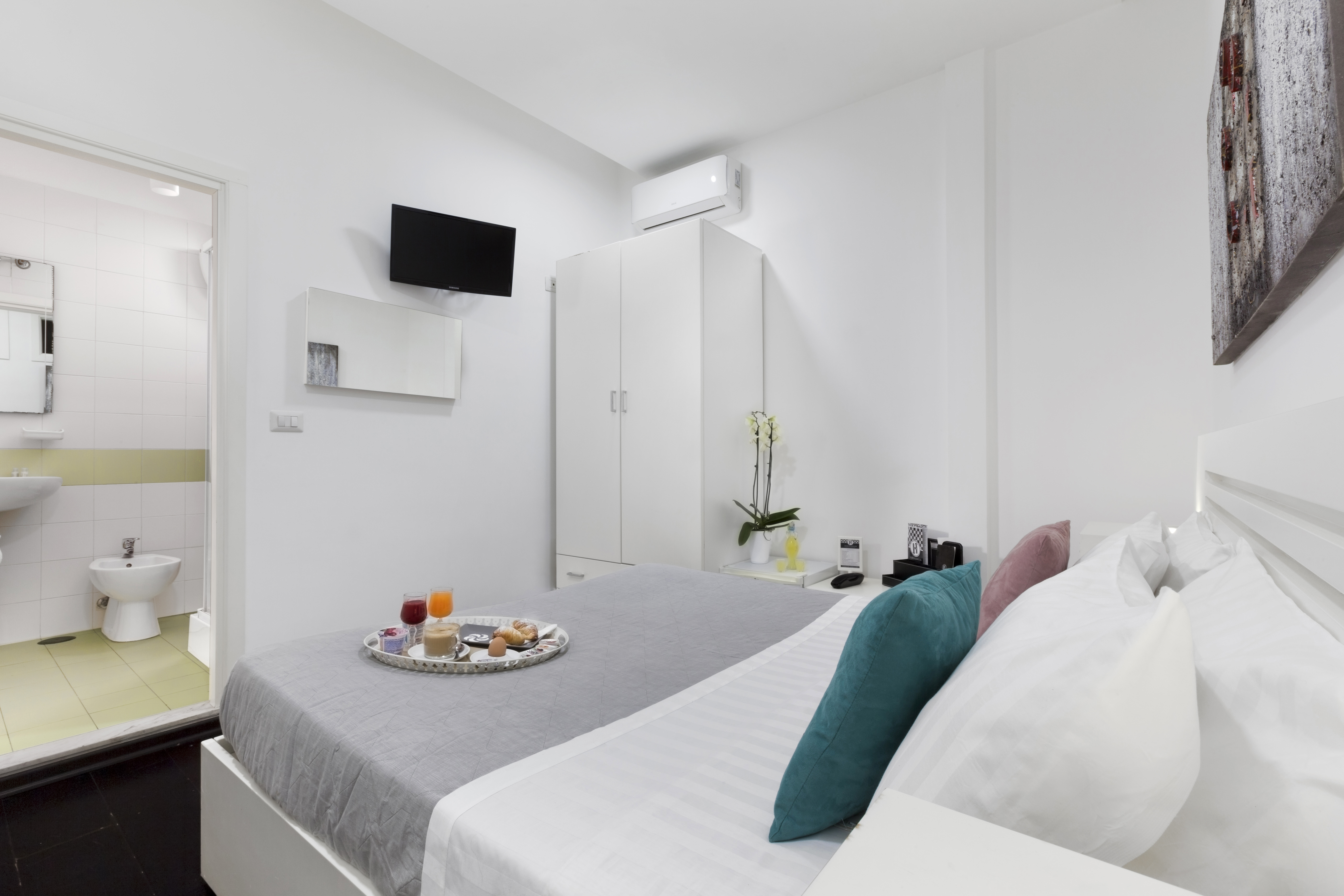 Double or Twin with Double Bed