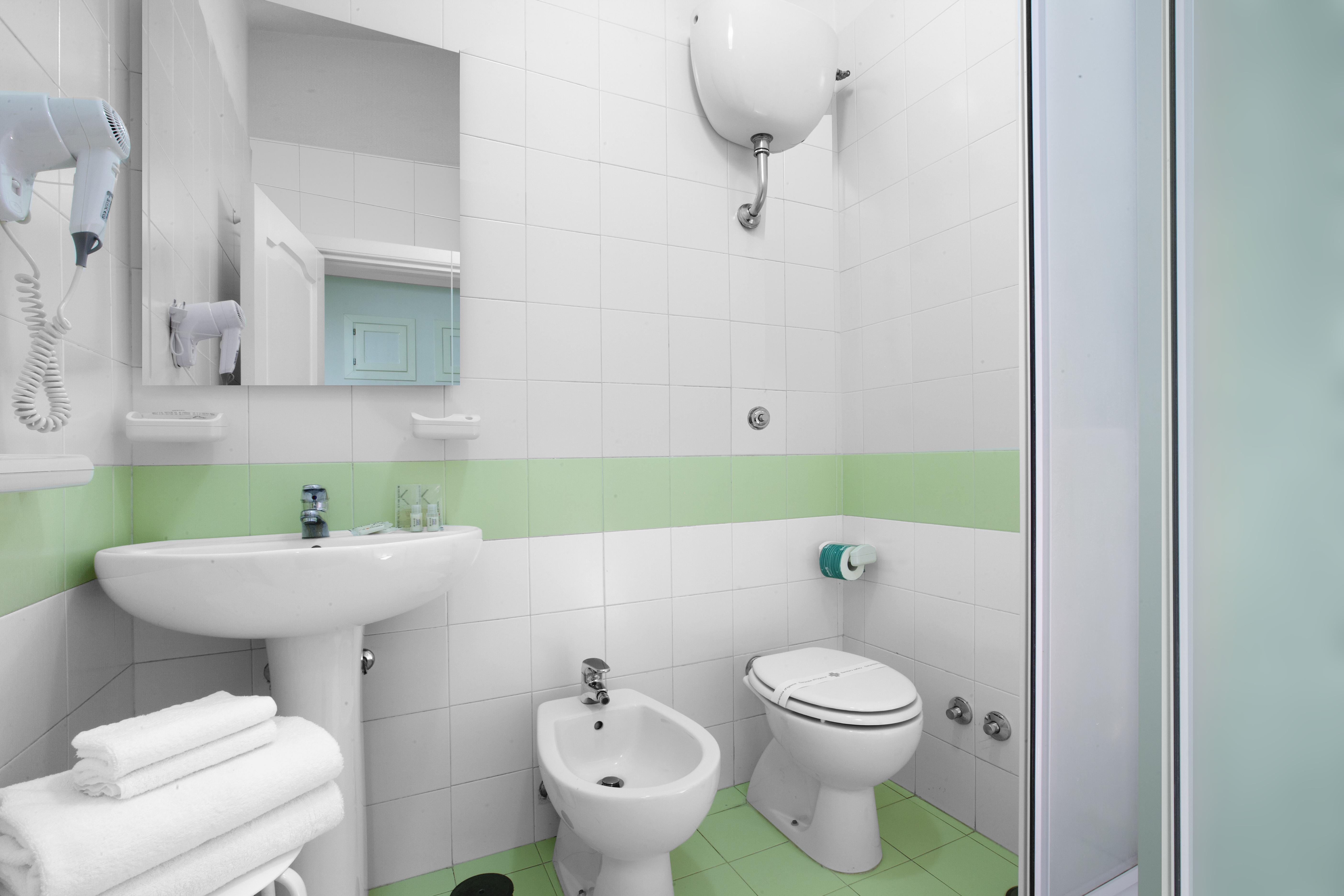 Double or Twin with Double Bed