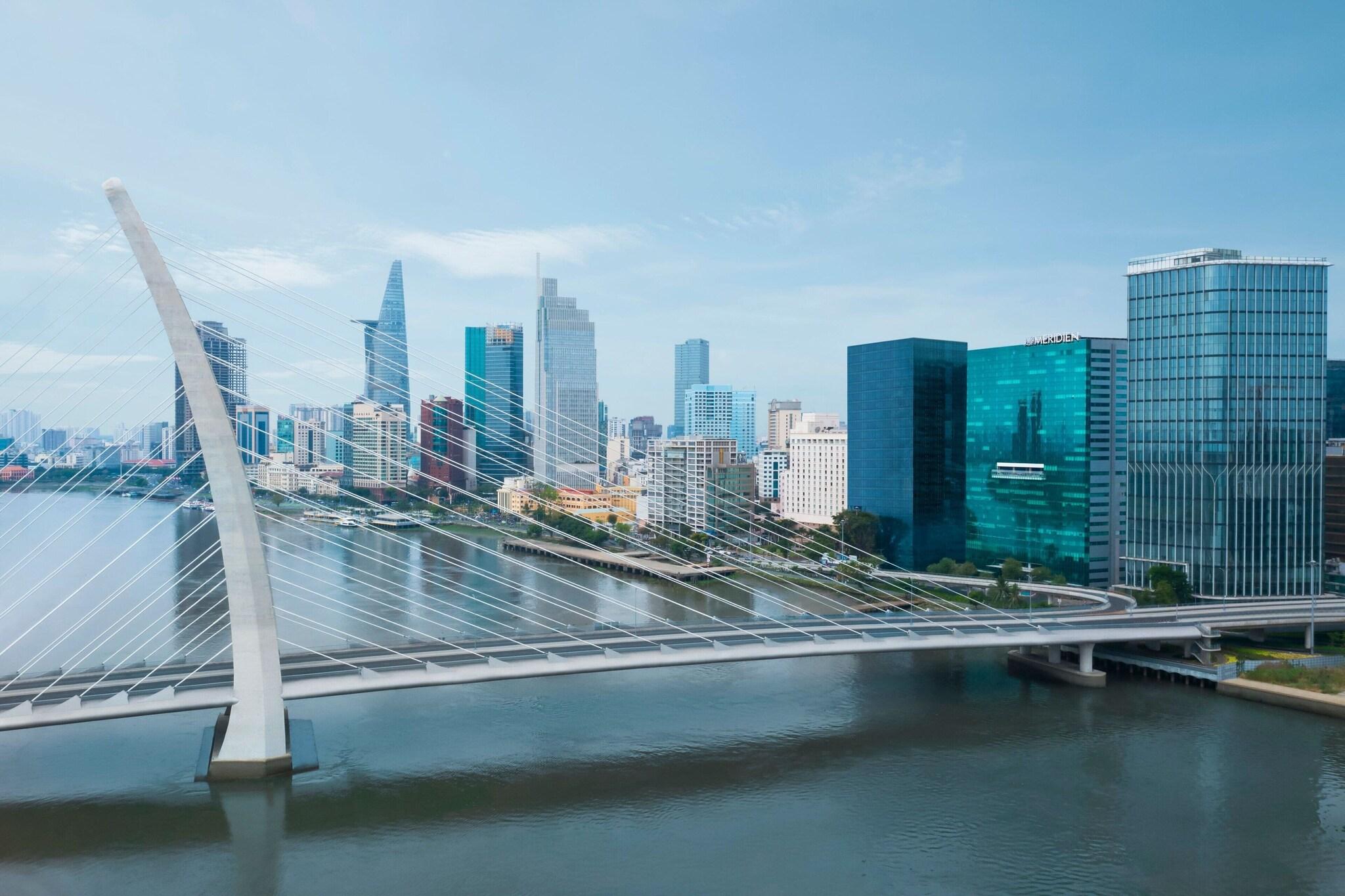 Apartment Club with Views