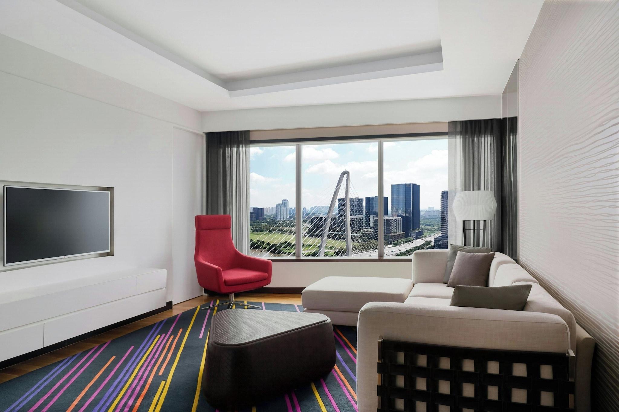 Suite Club with Views