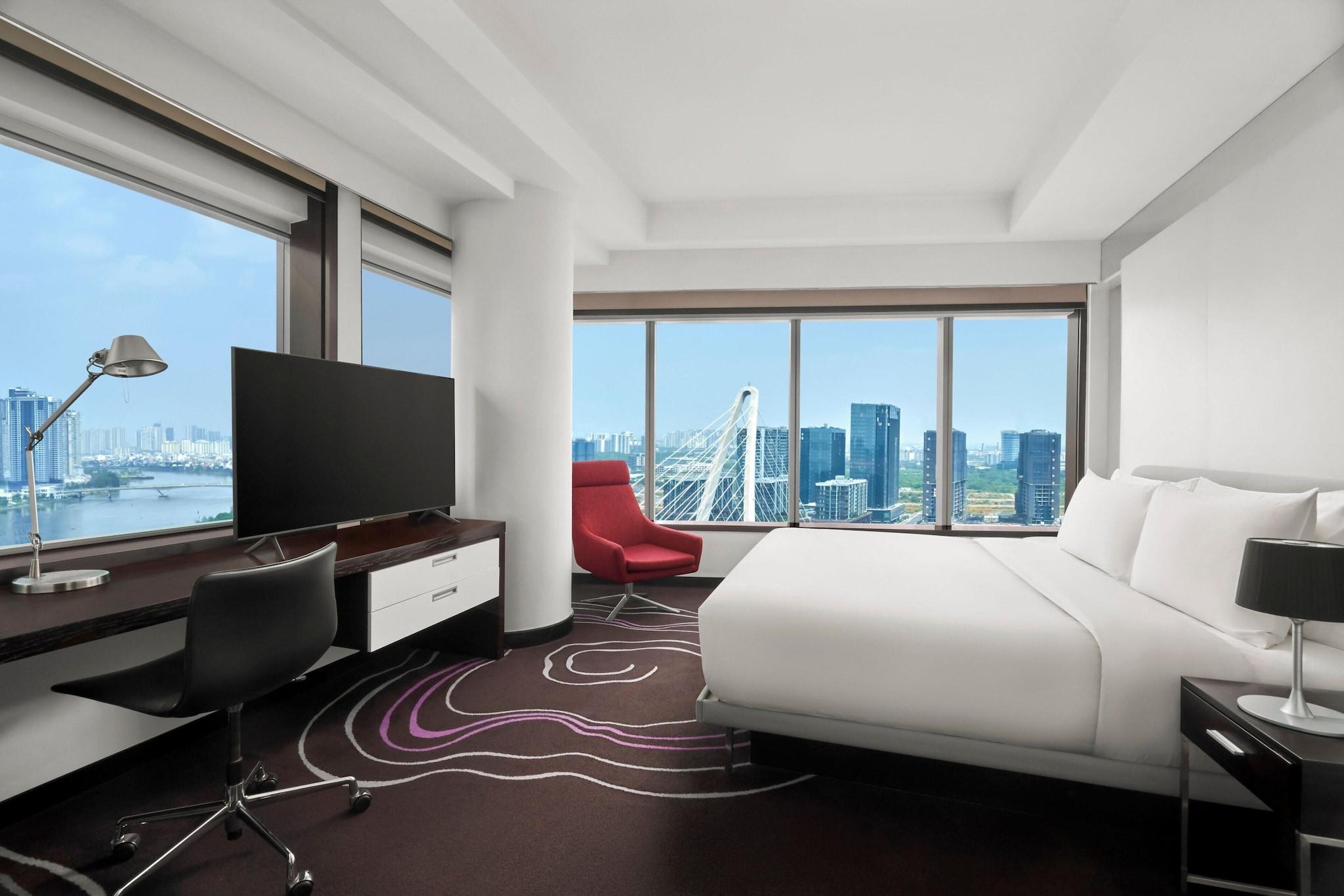 Suite Club with Views