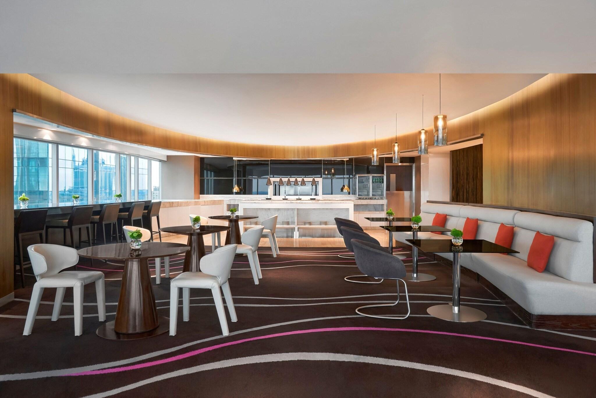 Suite Club with Views