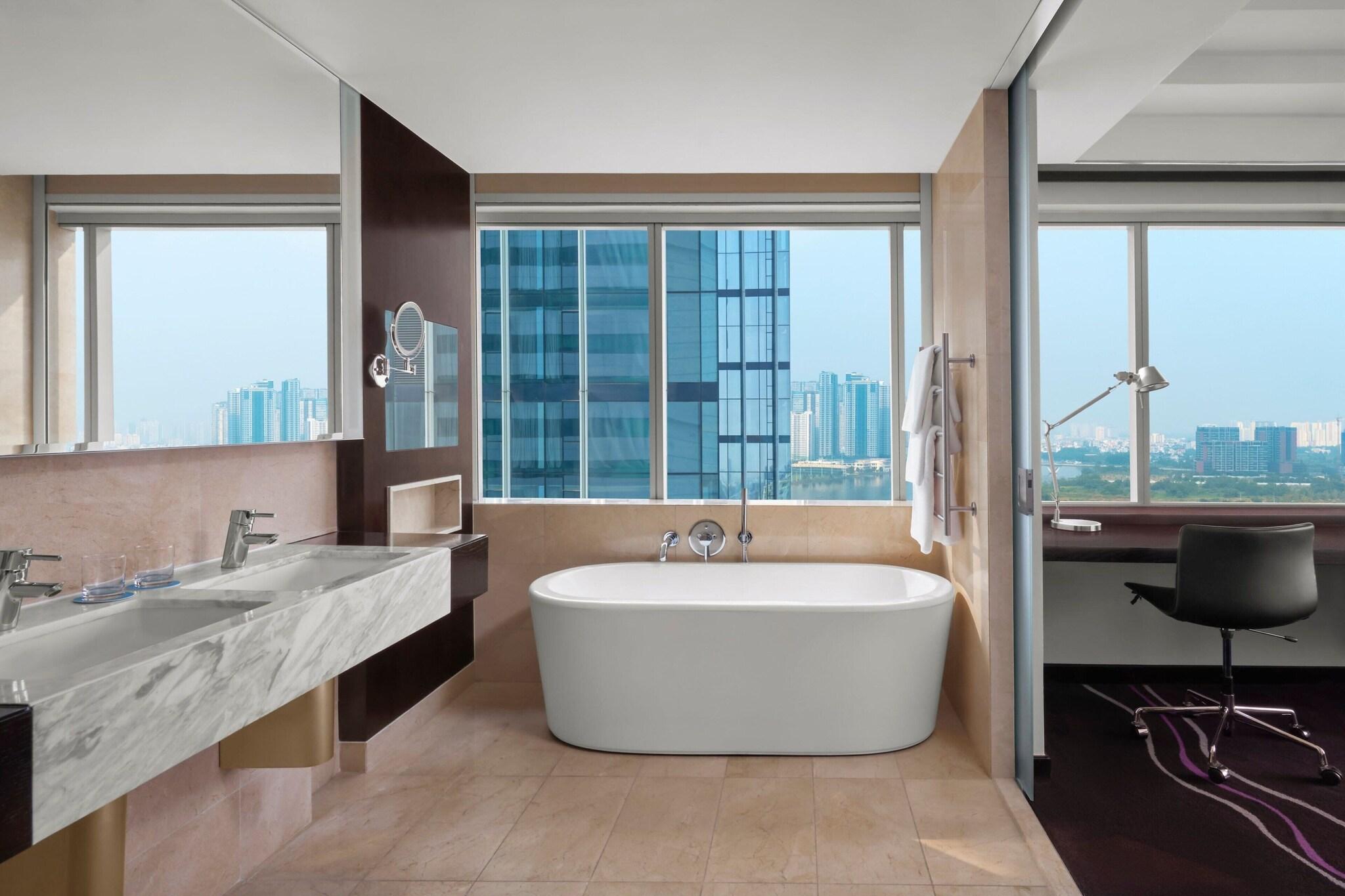 Suite Club with Views