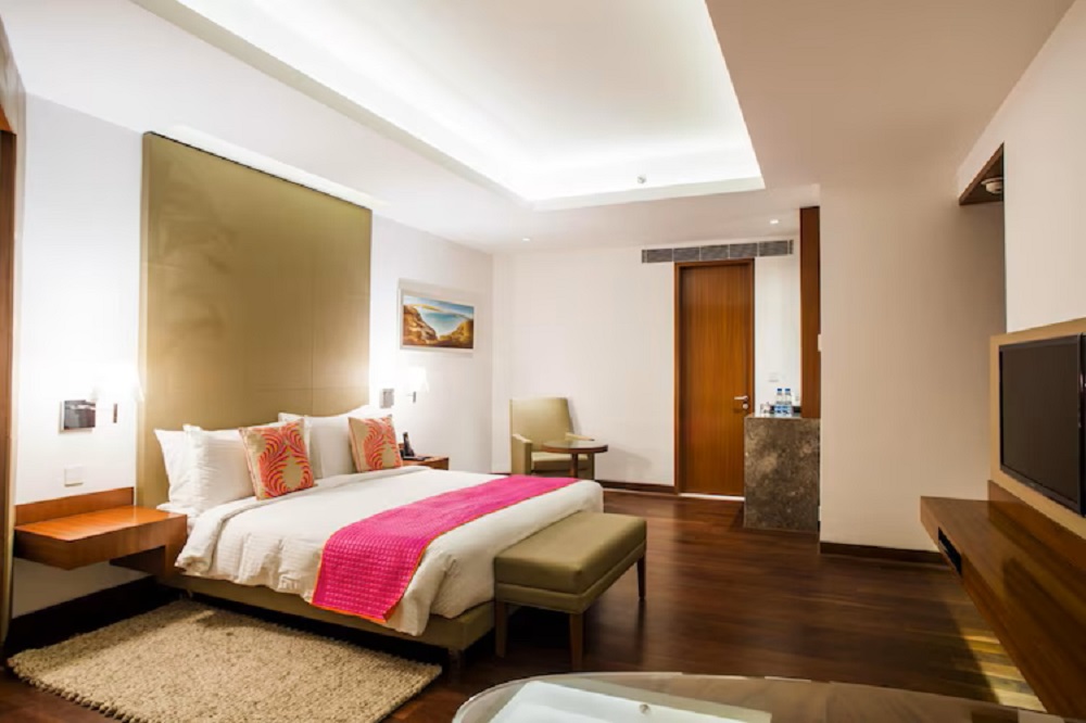 Studio King Size Bed