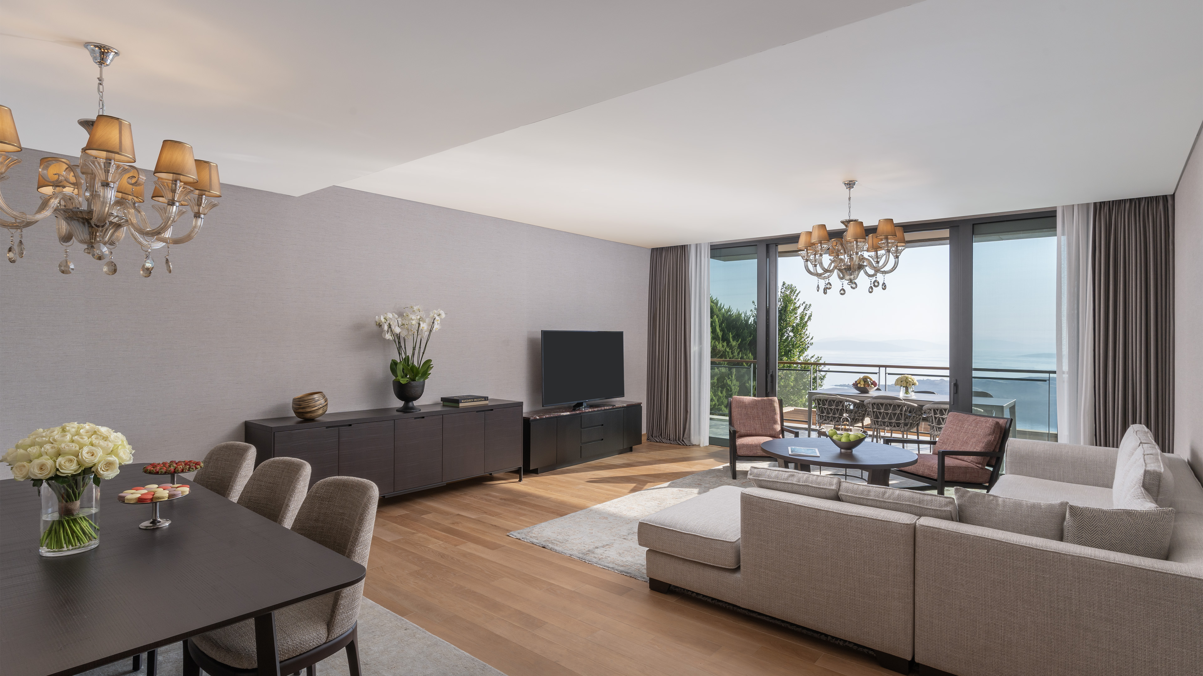 Apartment Four Bedrooms with Views