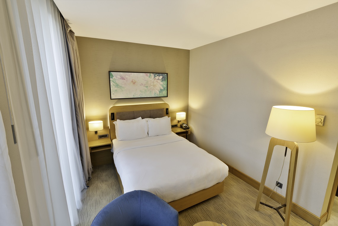 Double Guest Room Queen Bed