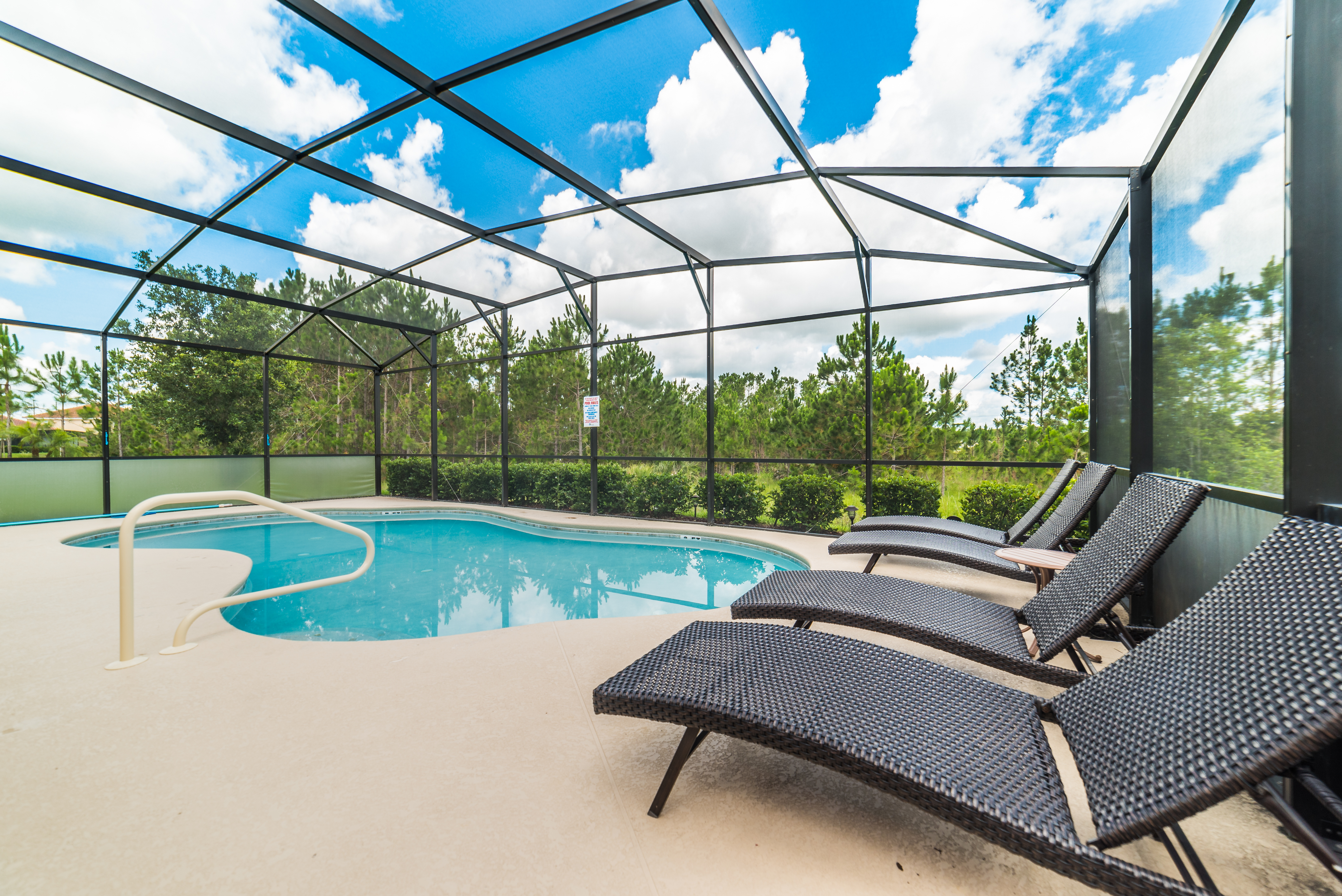 Home Five Bedrooms with Private Pool