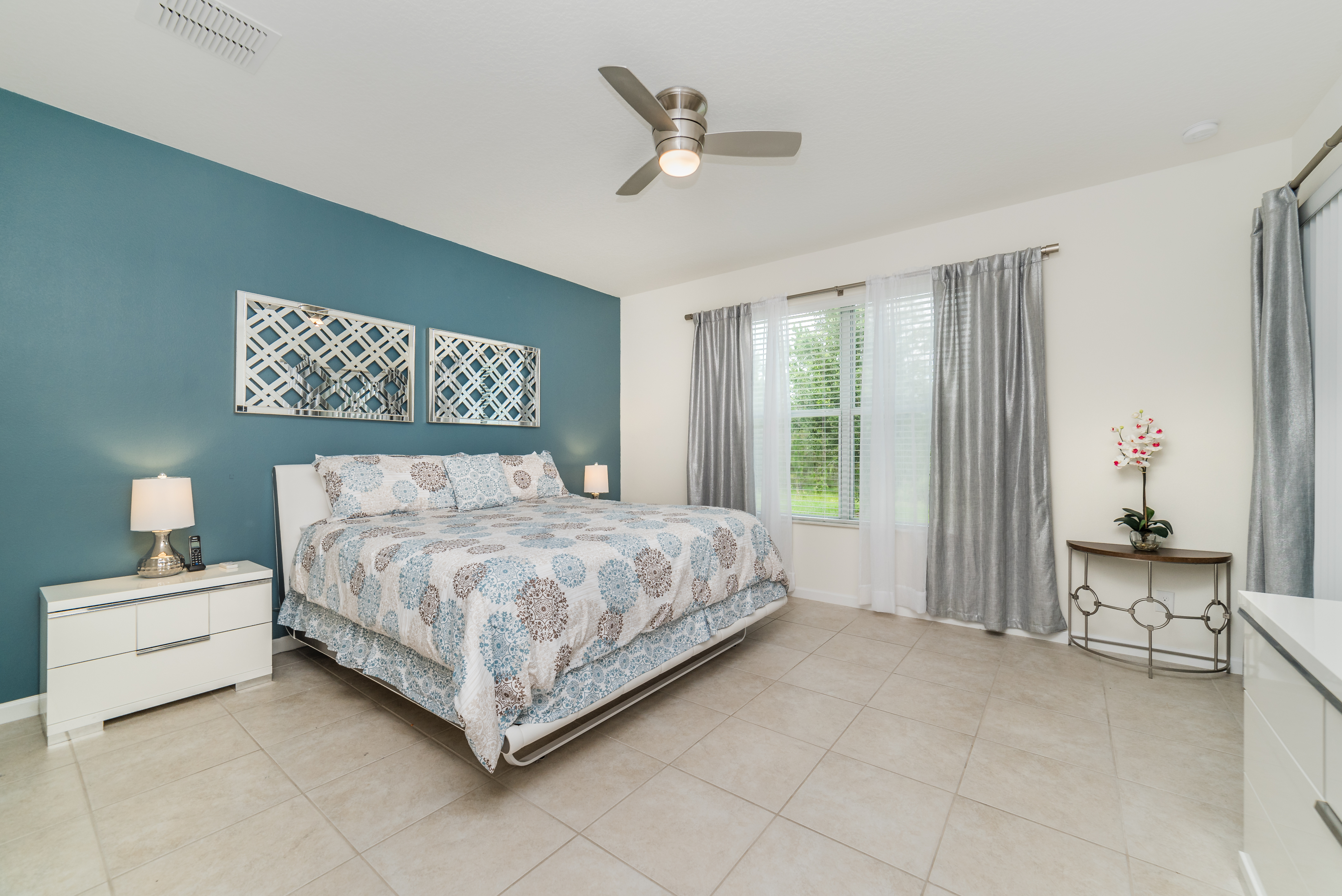 Home Five Bedrooms with Private Pool