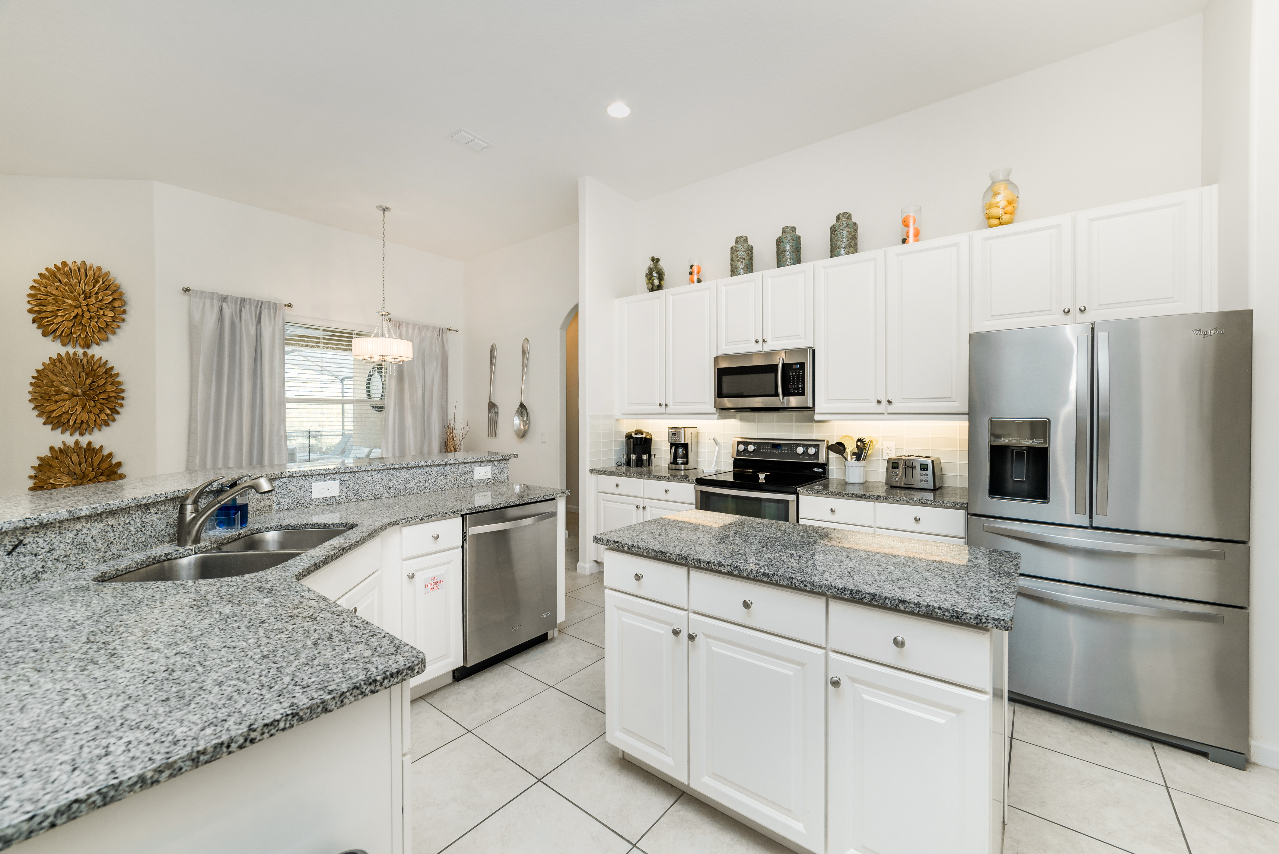 Home Five Bedrooms with Private Pool