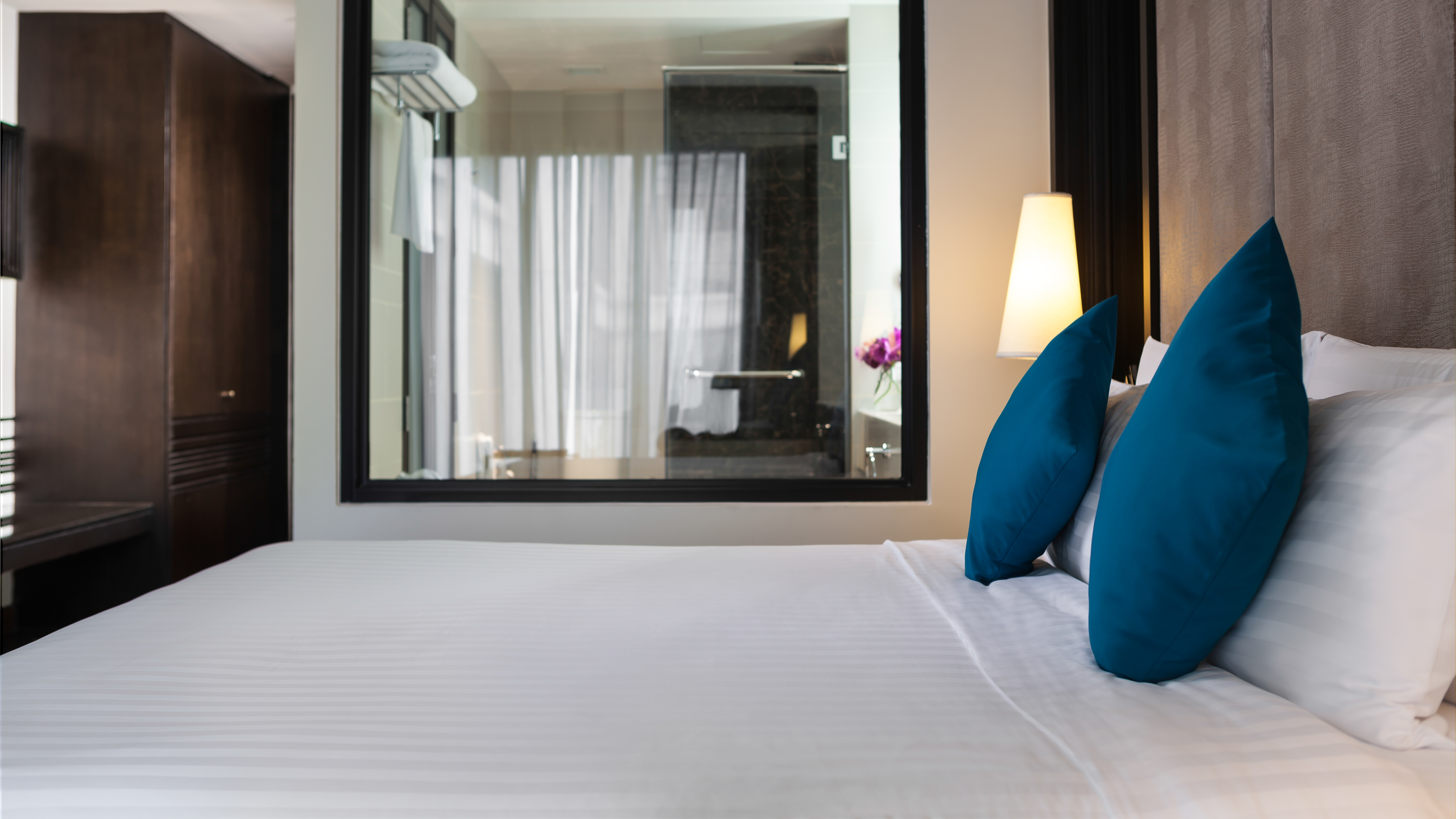 Double Deluxe King Bed