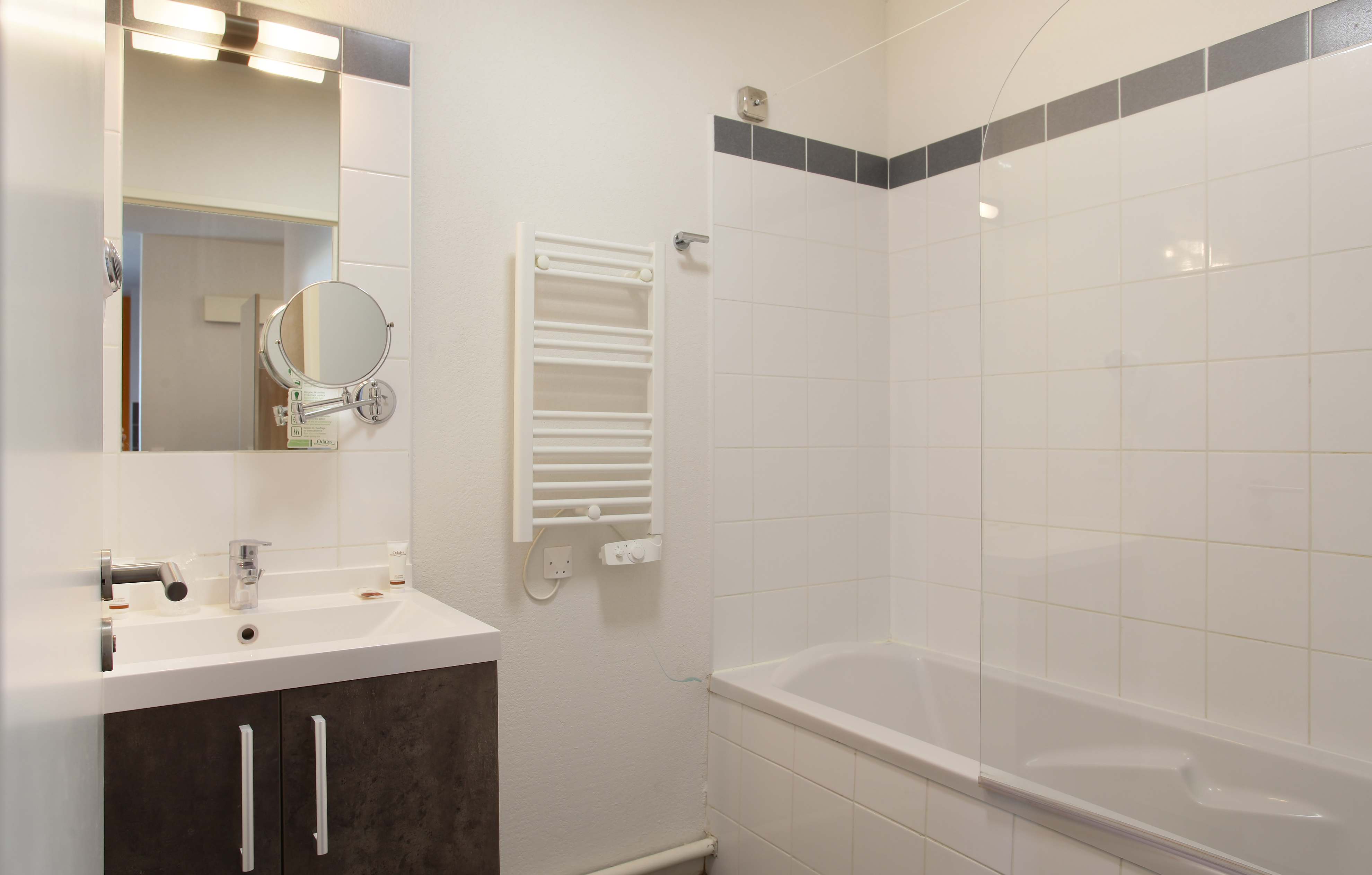 Apartment Connecting Room