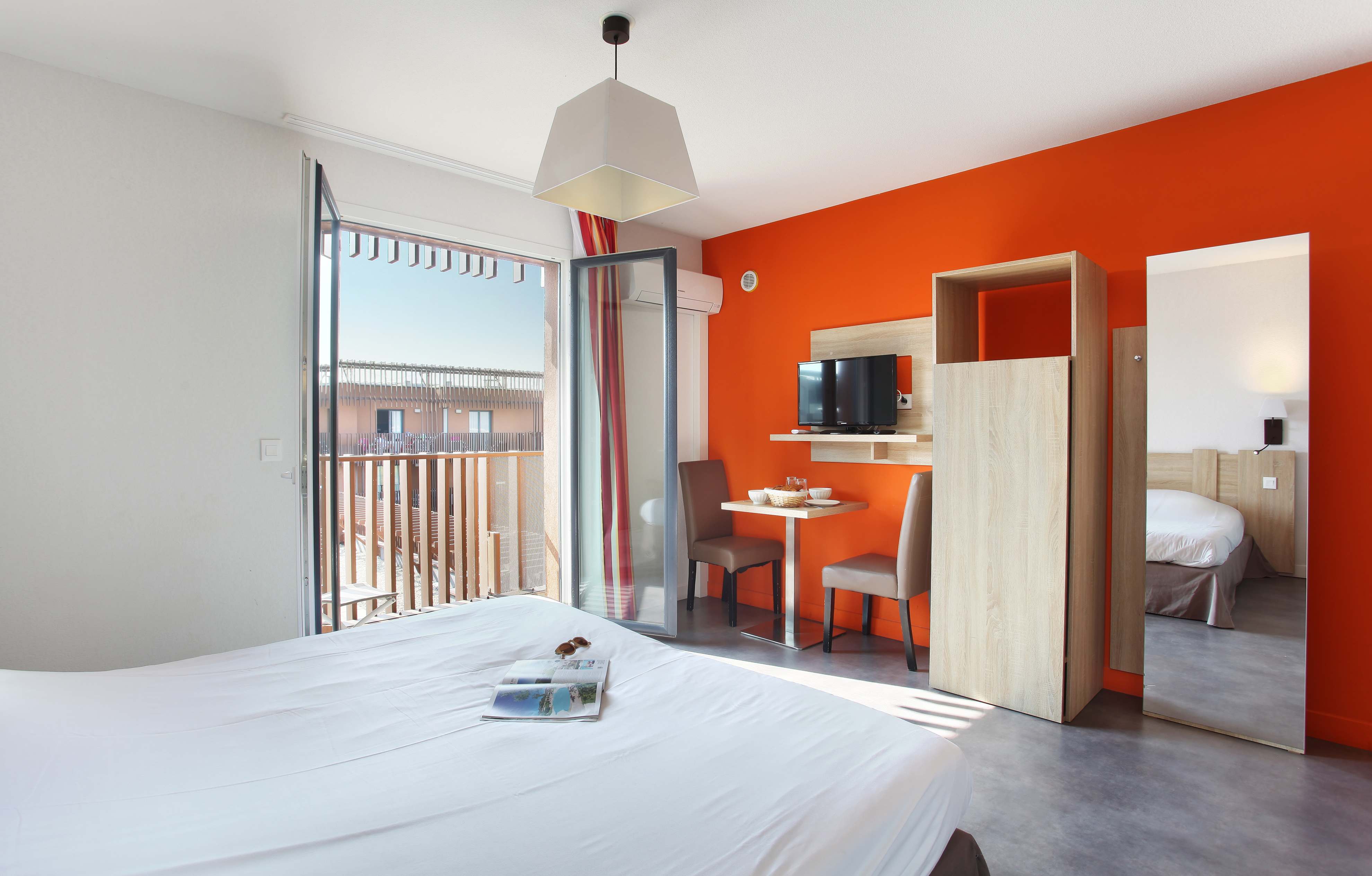 Apartment Connecting Room