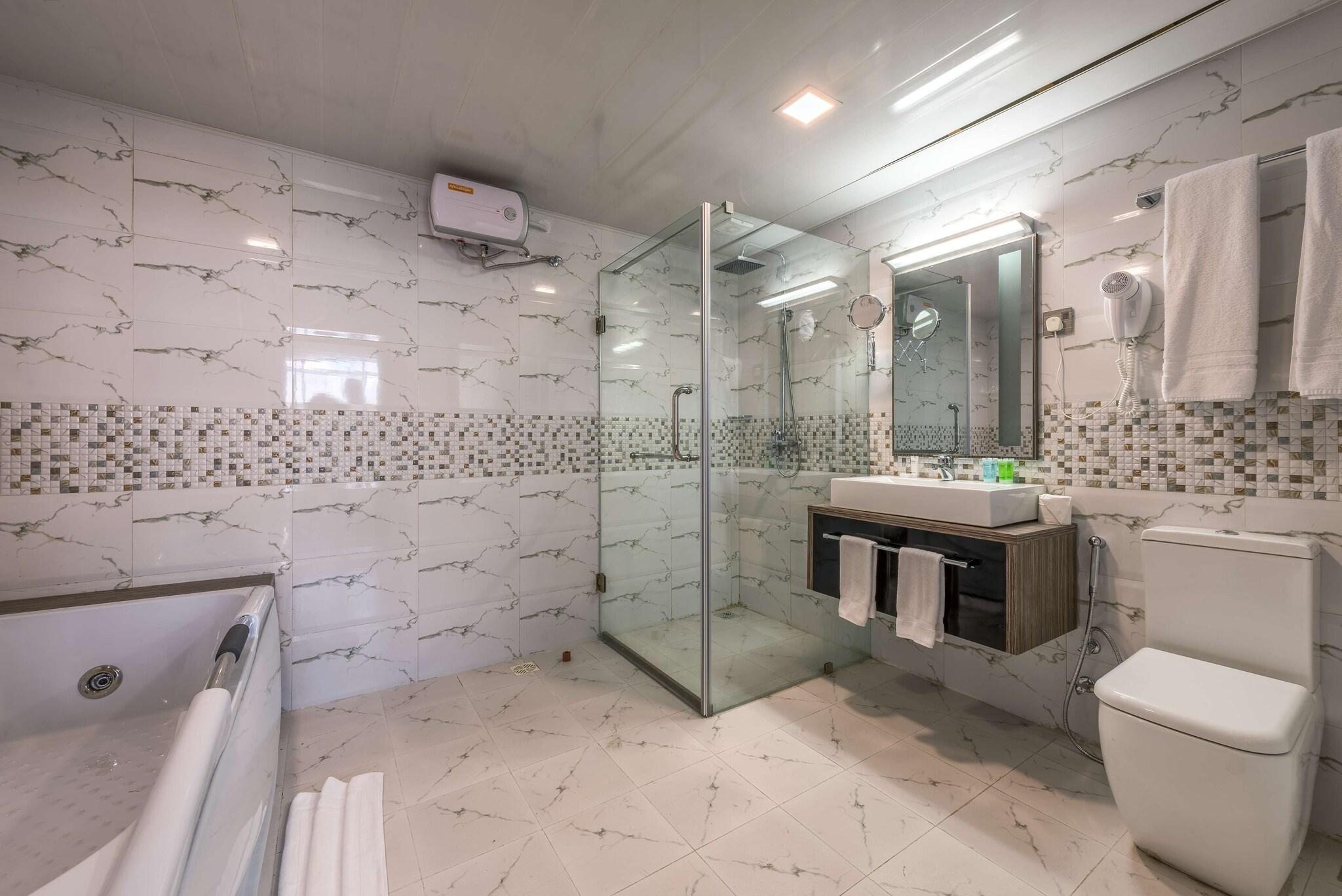 Junior Suite Queen Size Bed