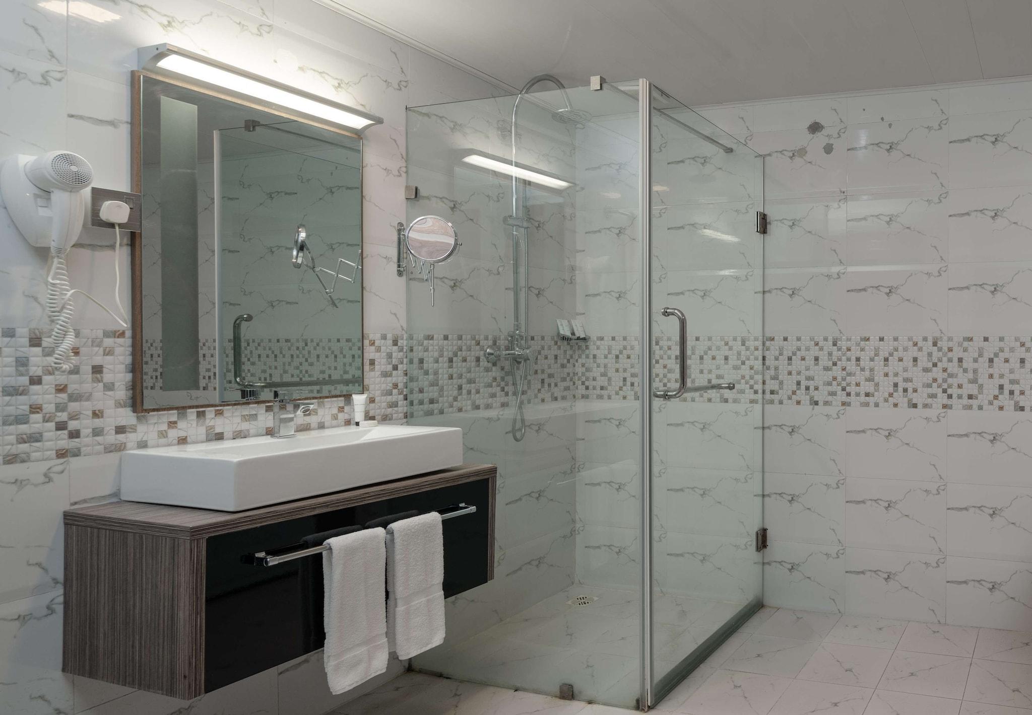 Double Deluxe Queen Bed