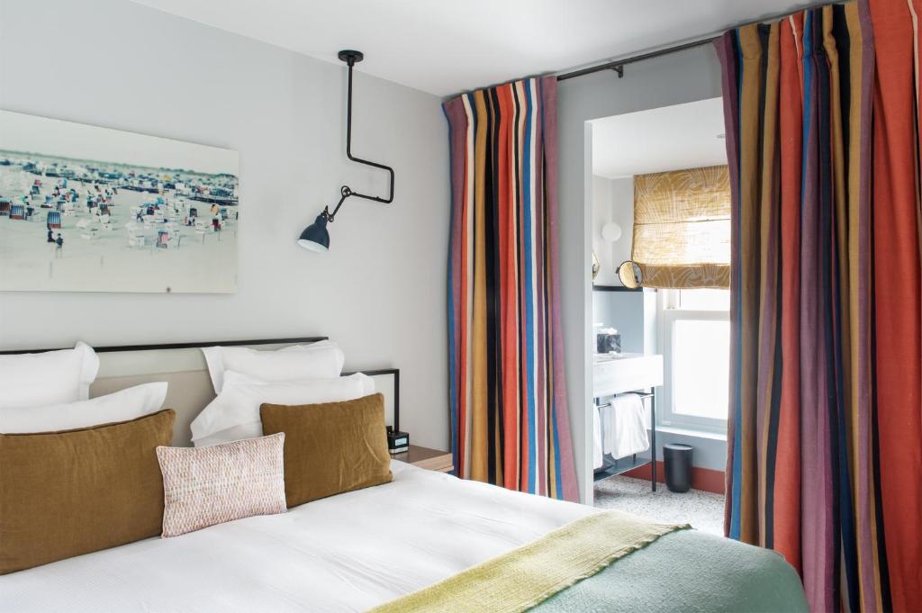 Double Deluxe Sea View with Balcony