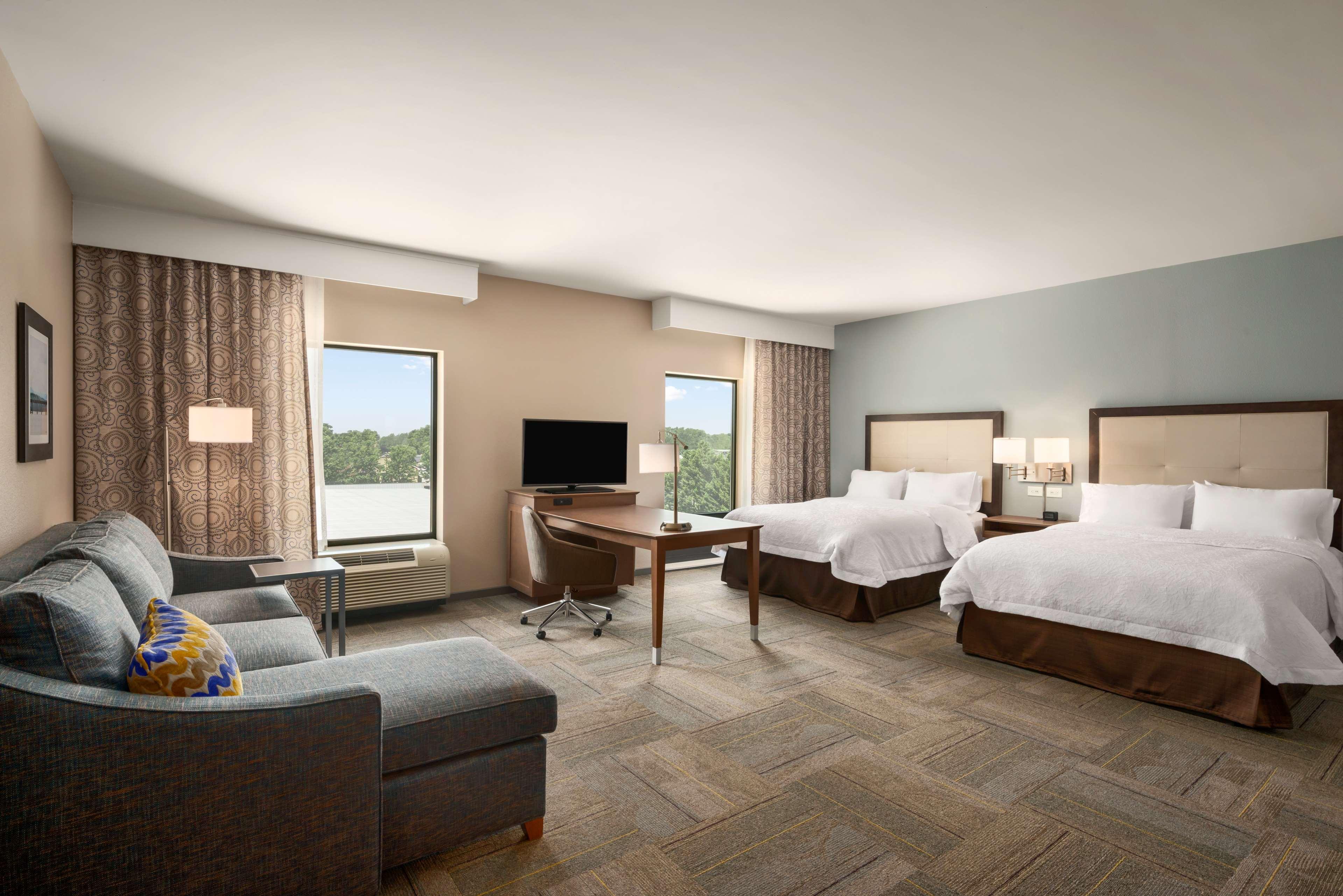 Studio Two Queen Beds