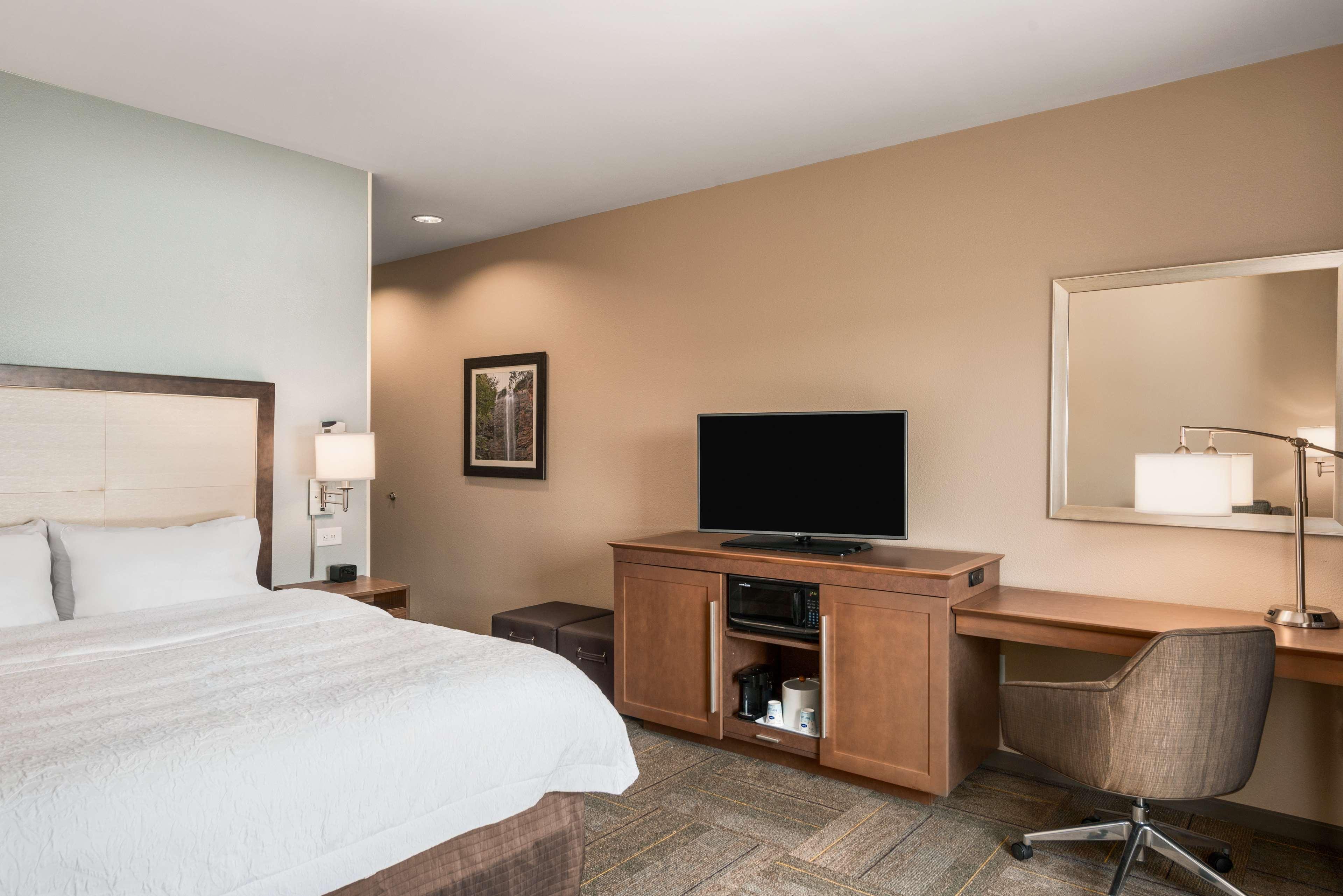 Studio Accessible King Size Bed