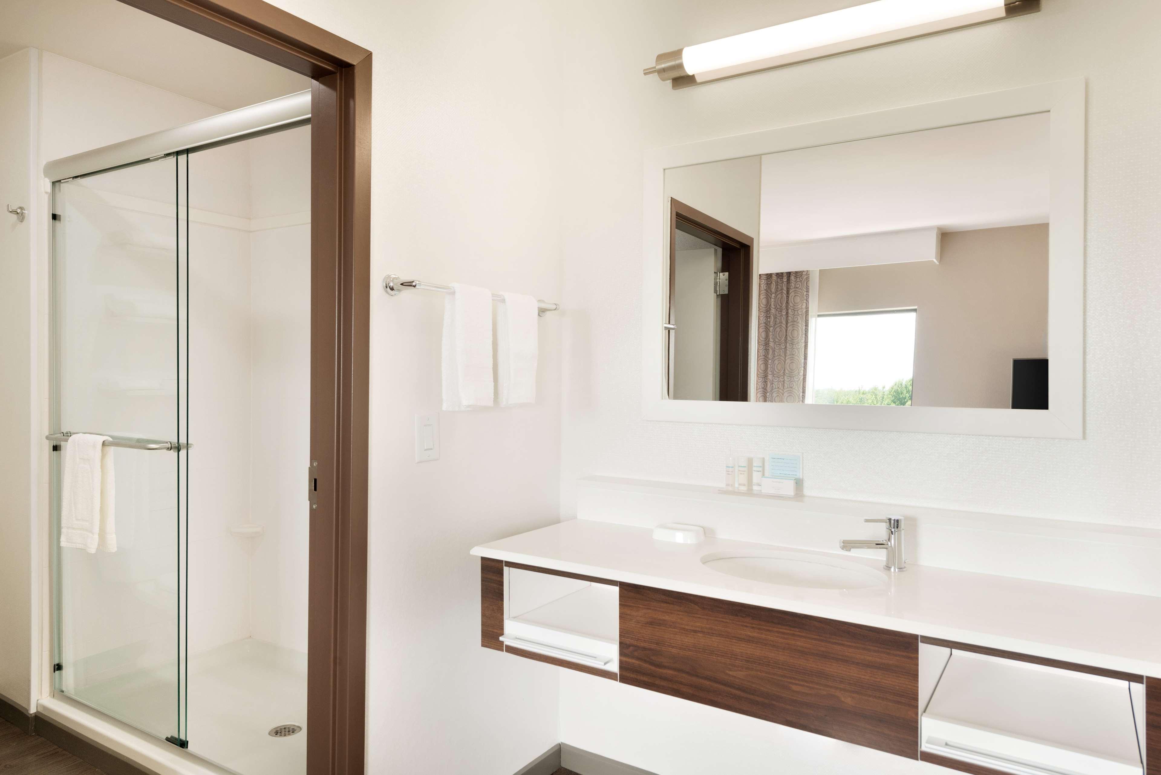 Studio Two Queen Beds