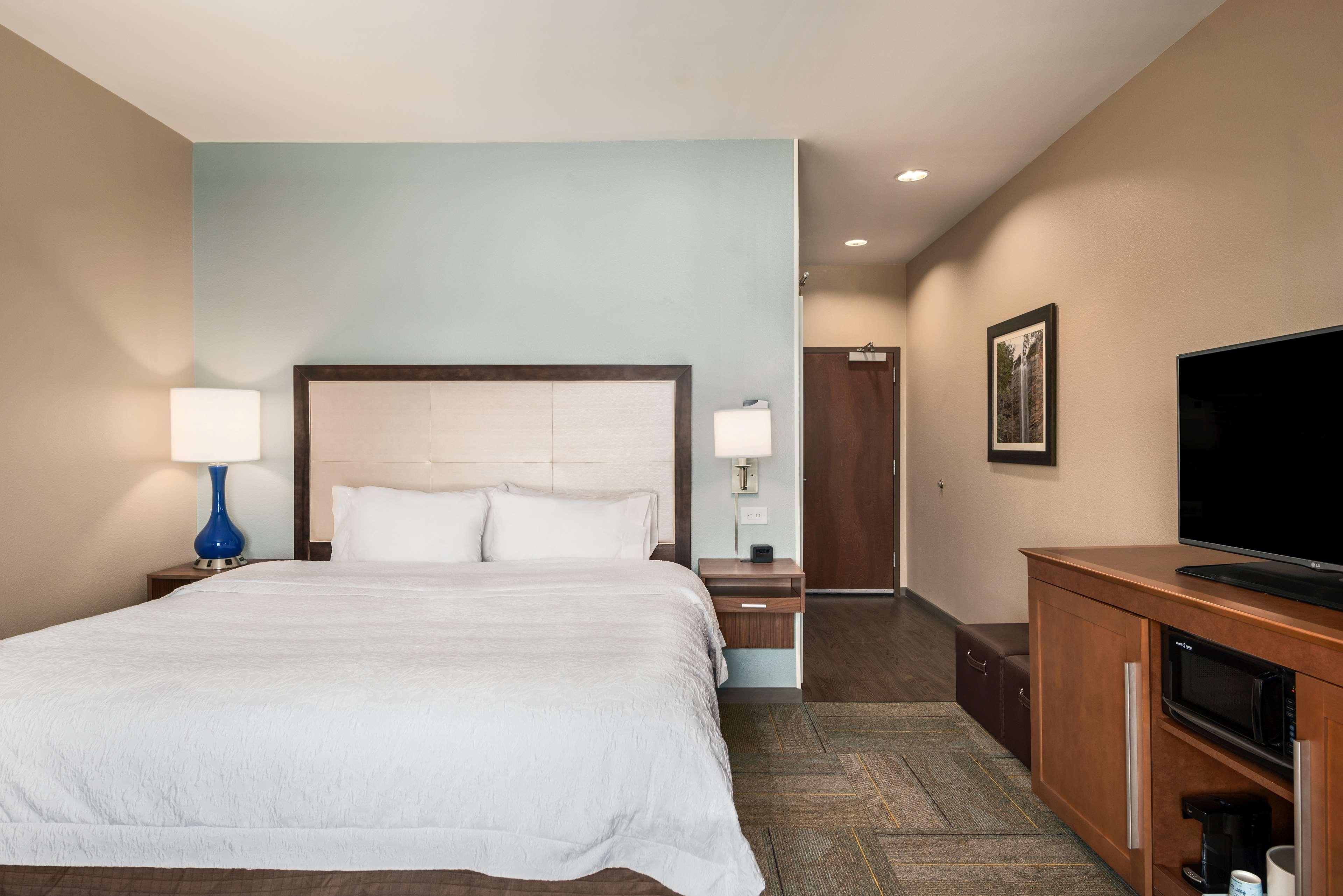 Studio Accessible King Size Bed