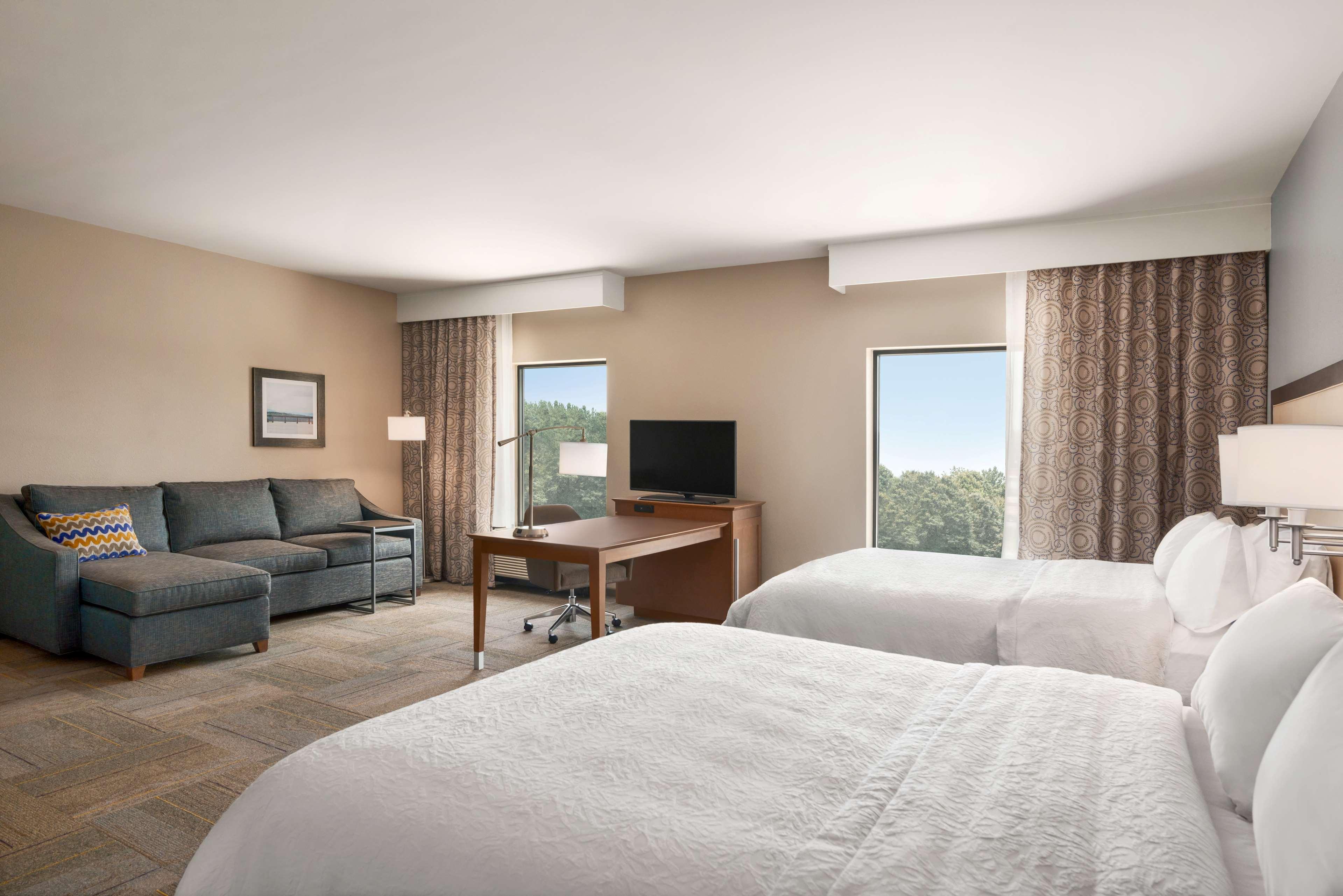 Studio Two Queen Beds Non Smoking