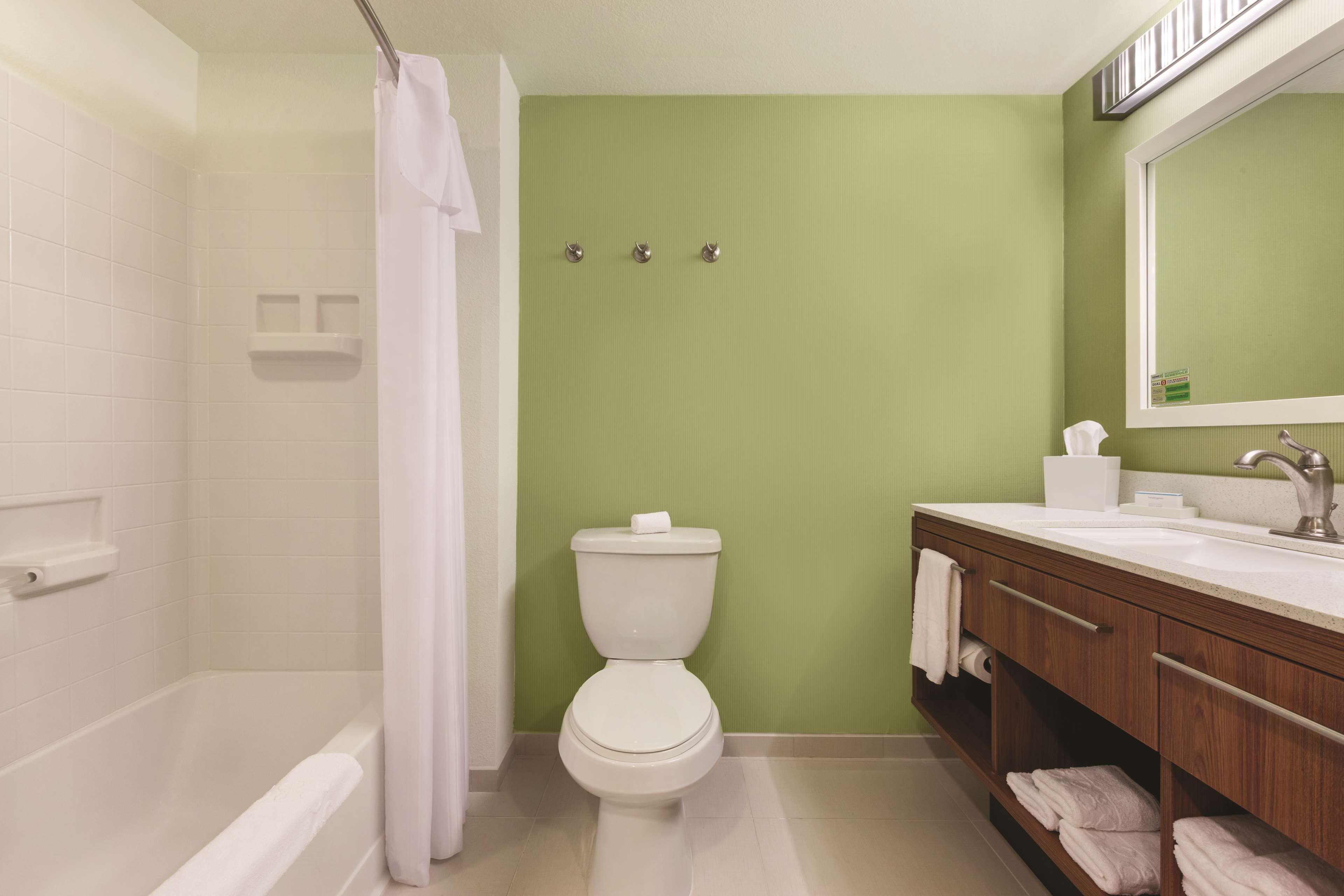 Studio Two Queen Beds