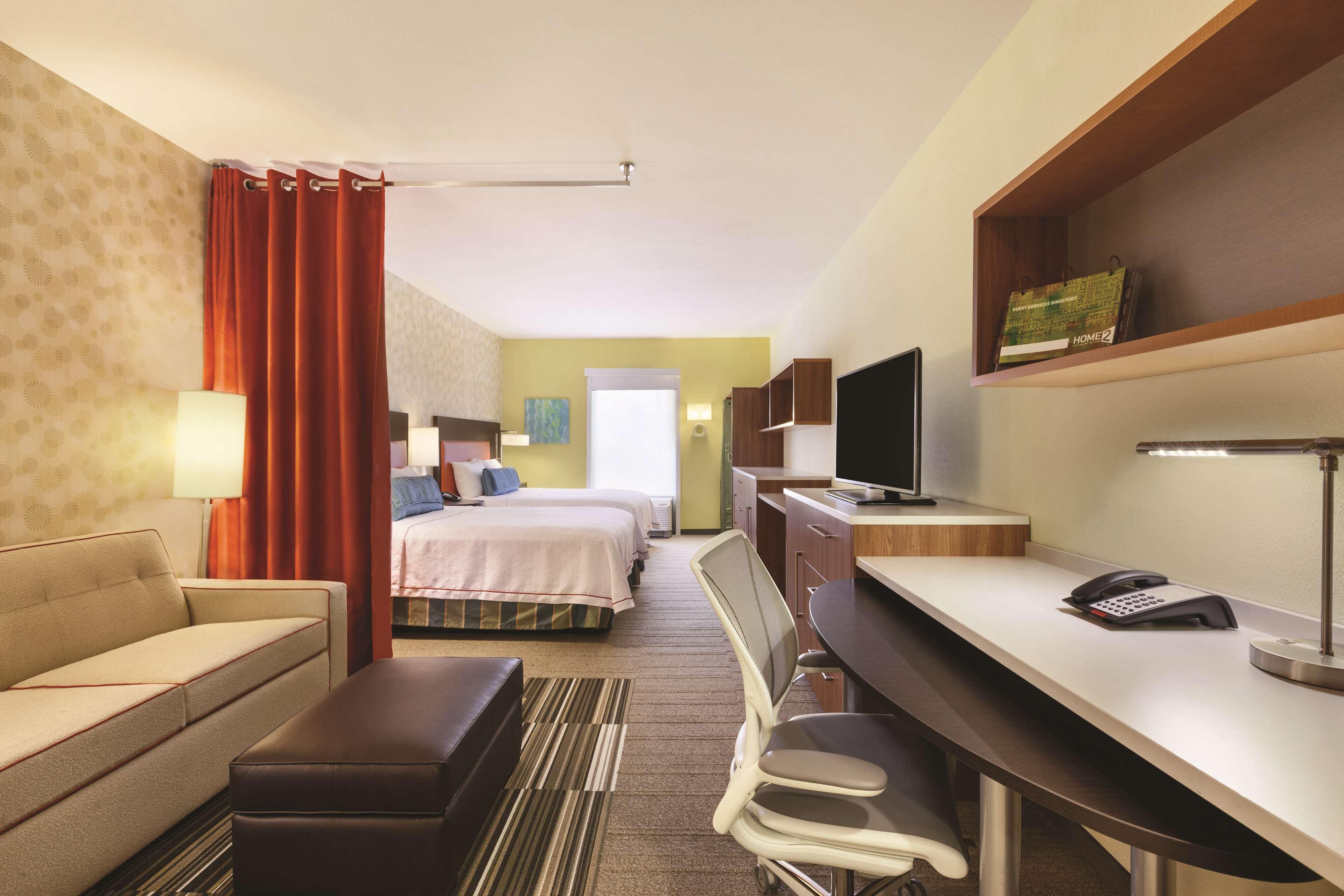 Studio Two Queen Beds