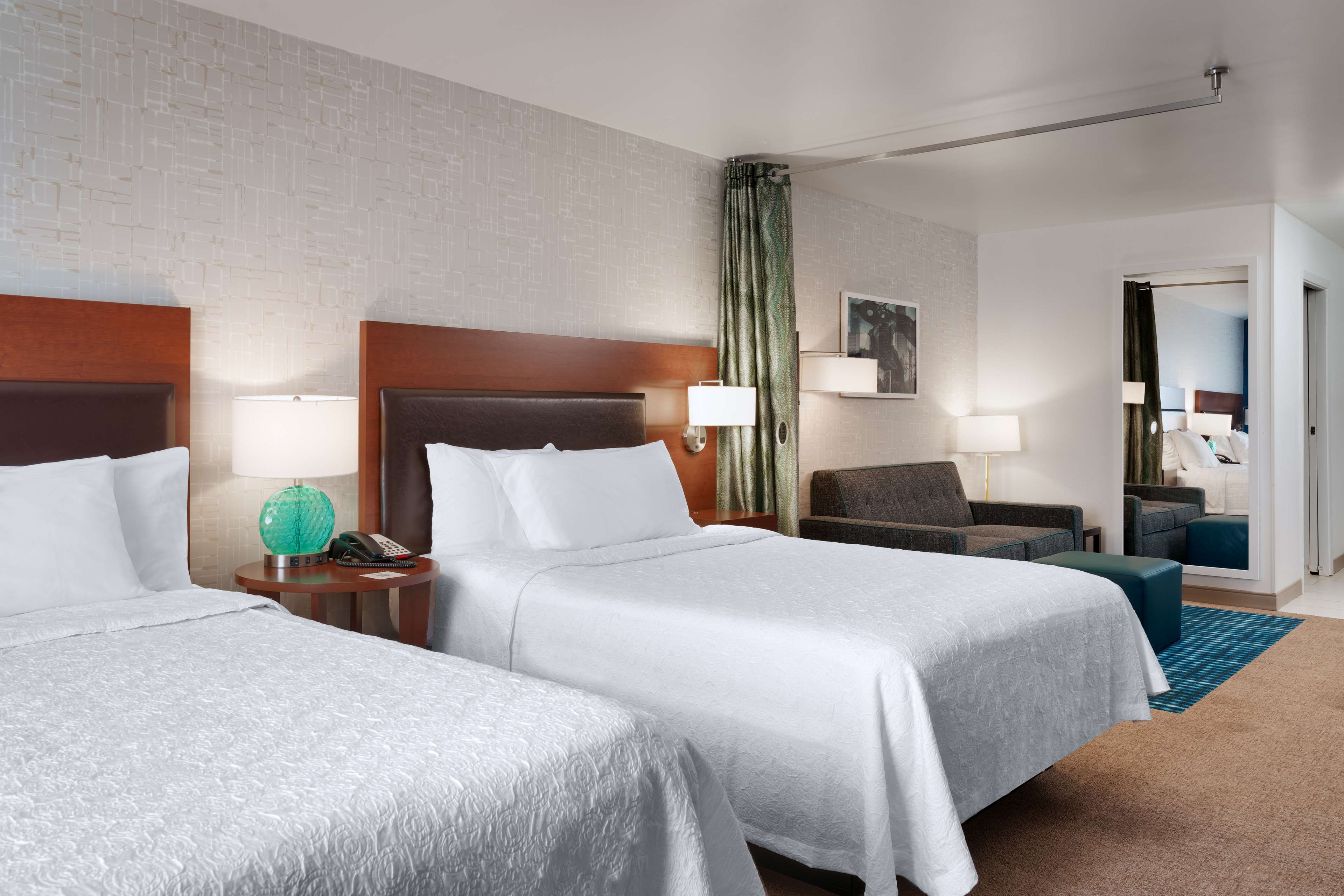 Studio Two Queen Beds