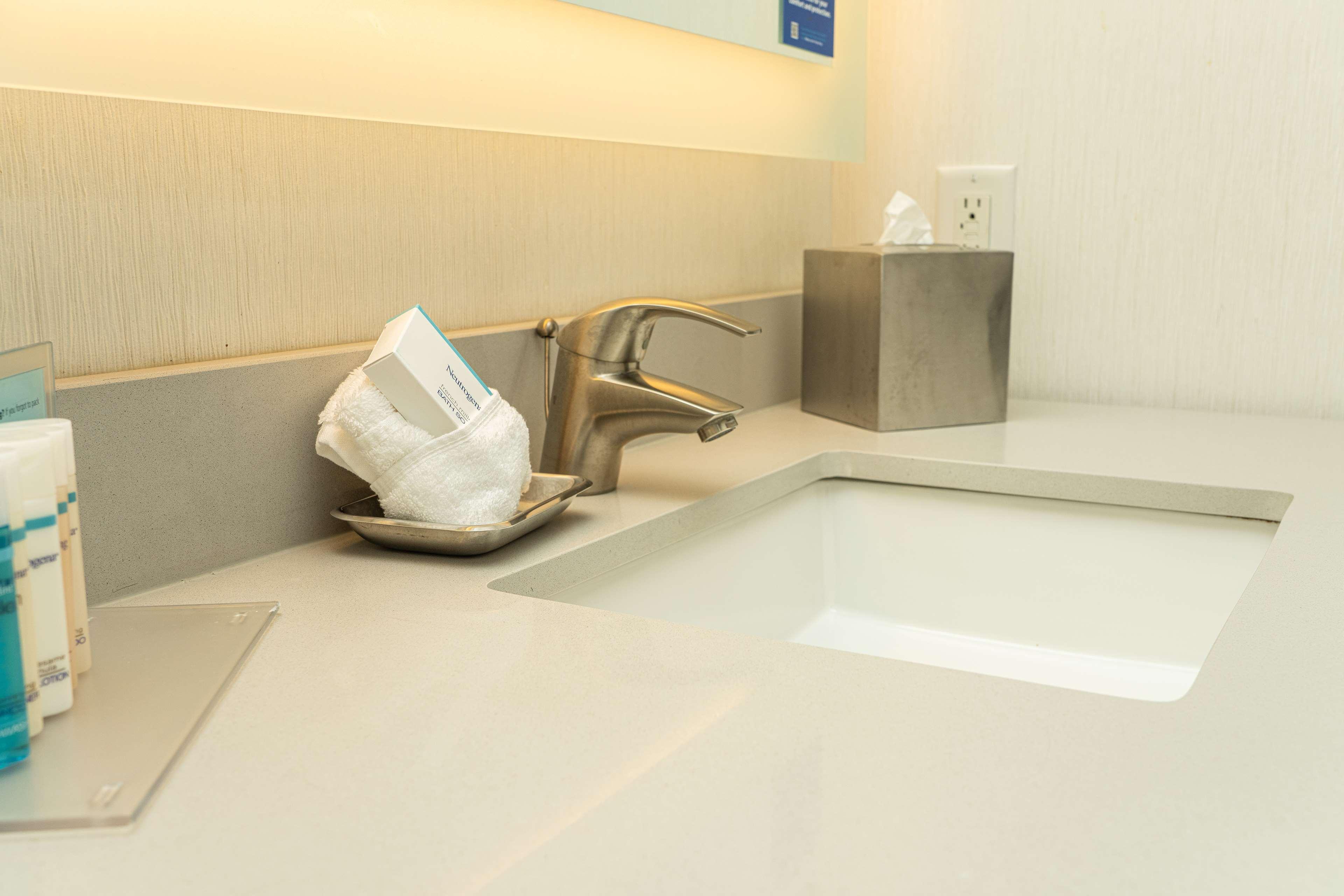 Double King Bed Non Smoking