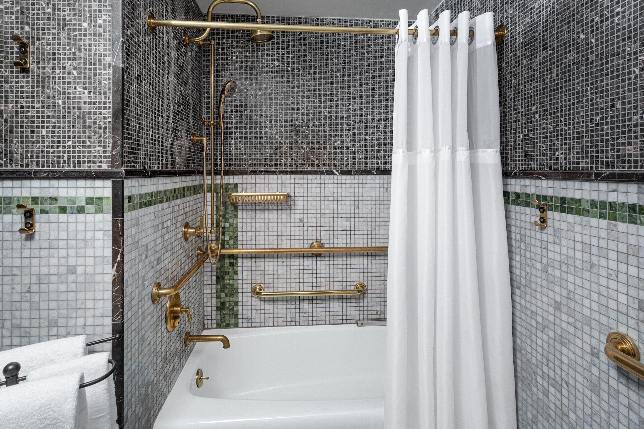 Junior Suite Accessible with Views