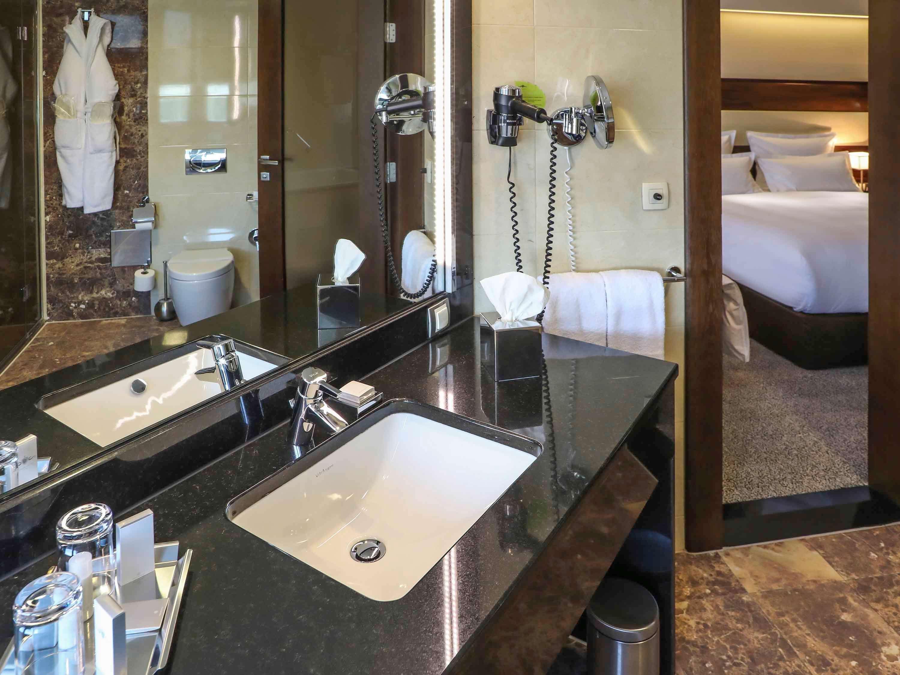 Double Deluxe King Bed