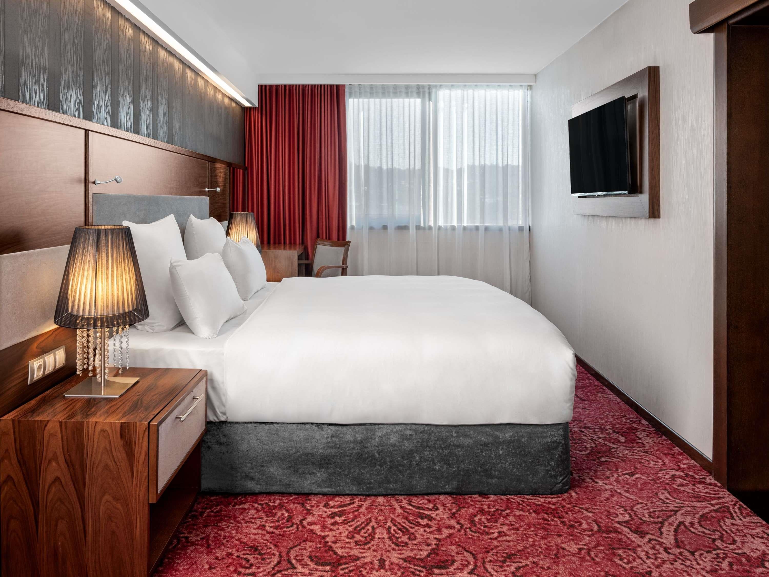 Suite Deluxe King Bed