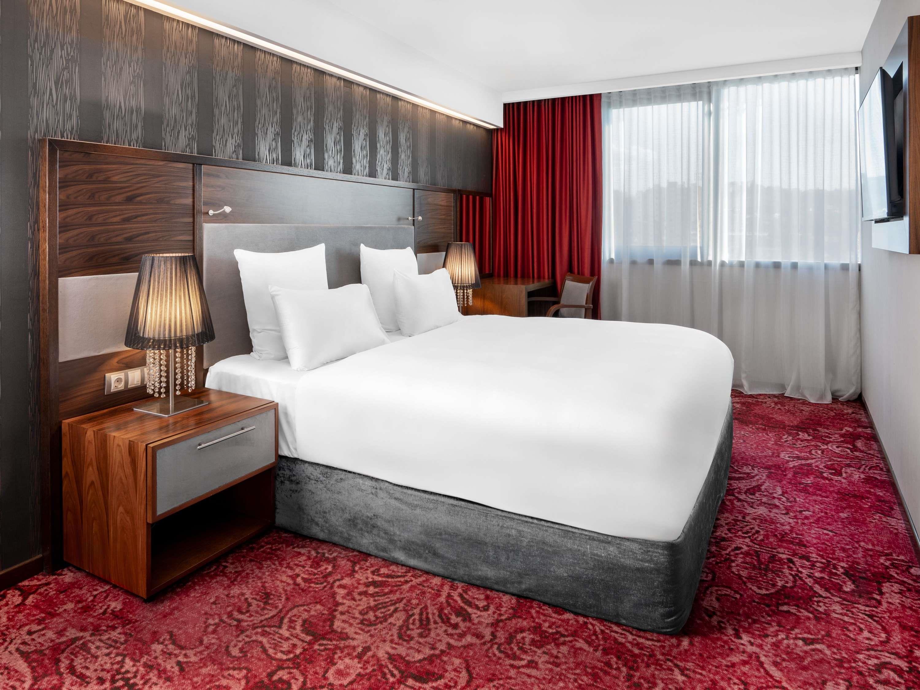 Suite Deluxe King Bed