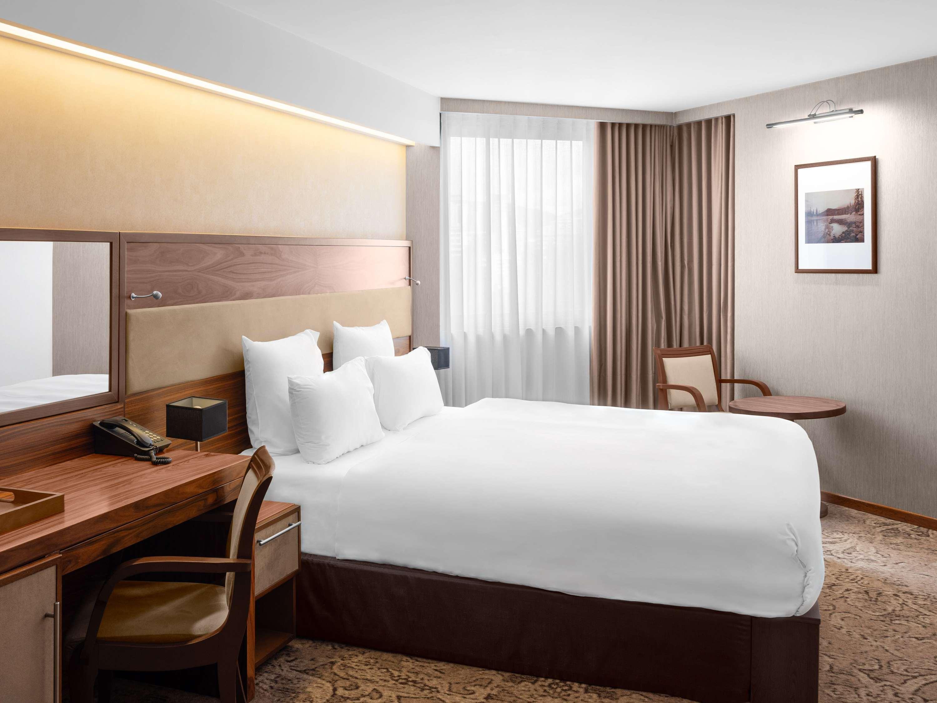 Double or Twin Deluxe King Bed