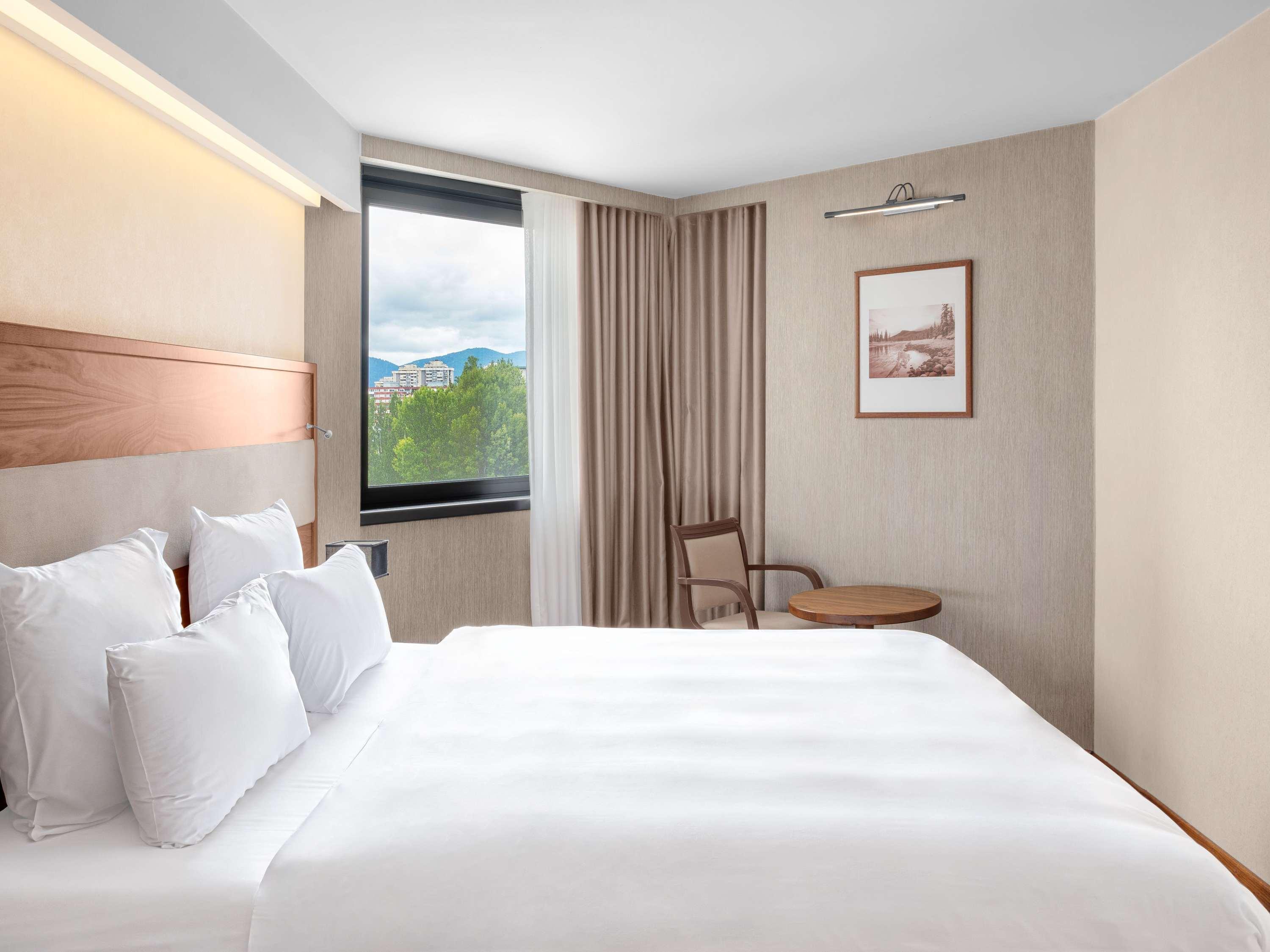 Double Deluxe King Bed