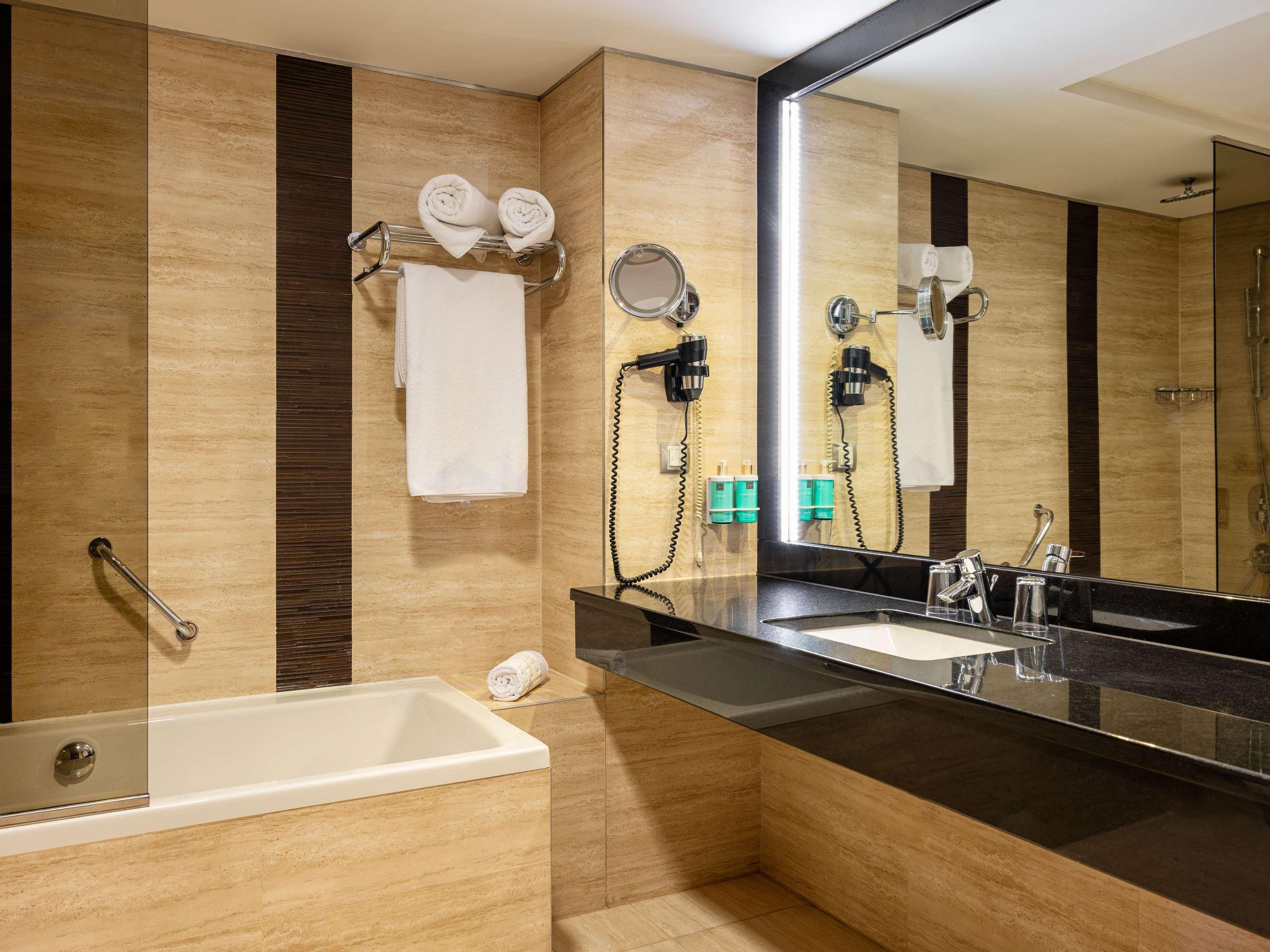 Double or Twin Deluxe King Bed