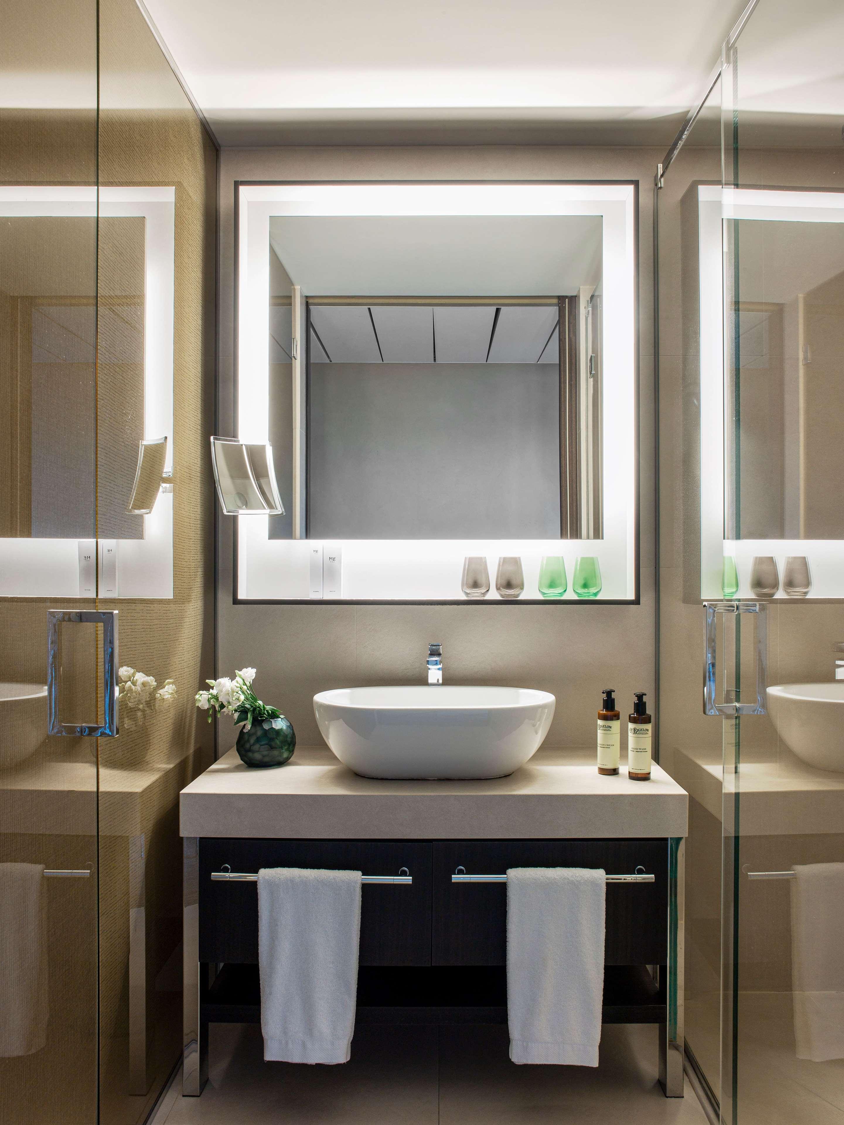 Room Connecting Room