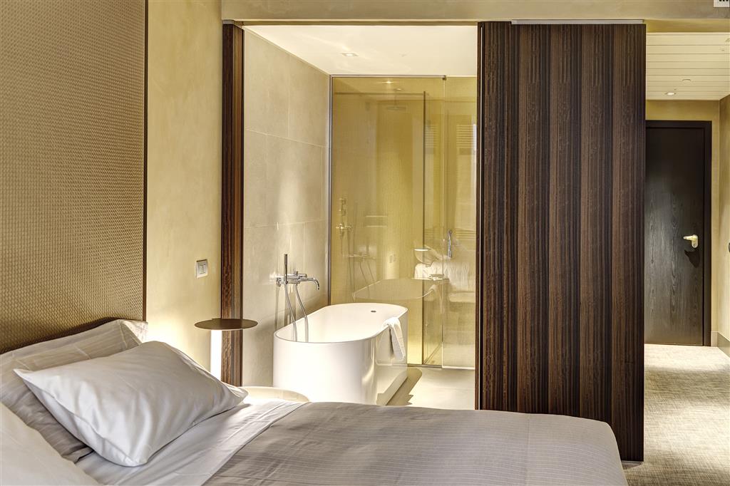 Room Connecting Room