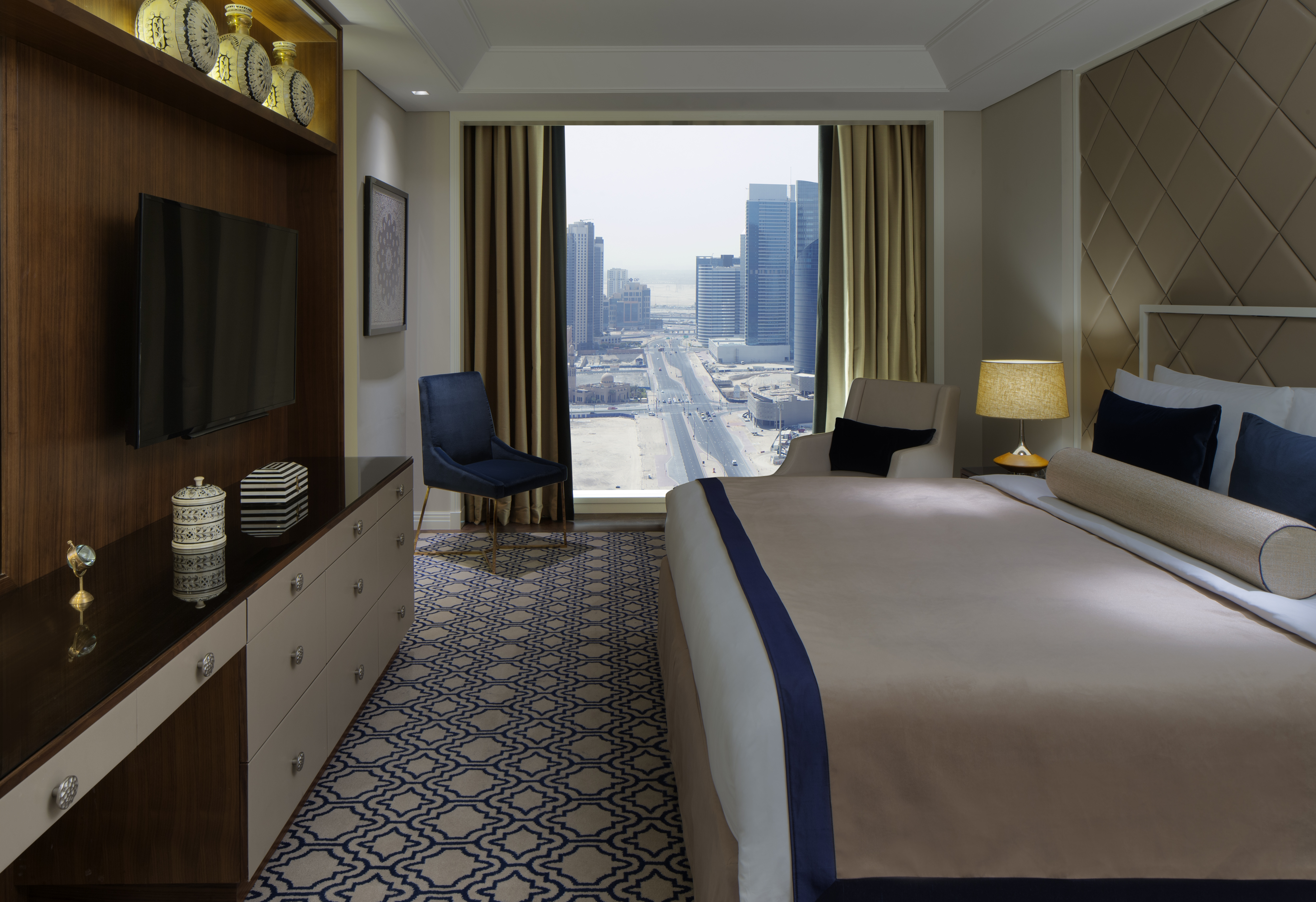 Suite Luxury City View