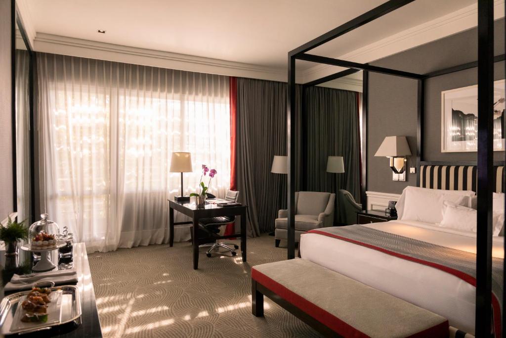 Double or Twin Mountain View