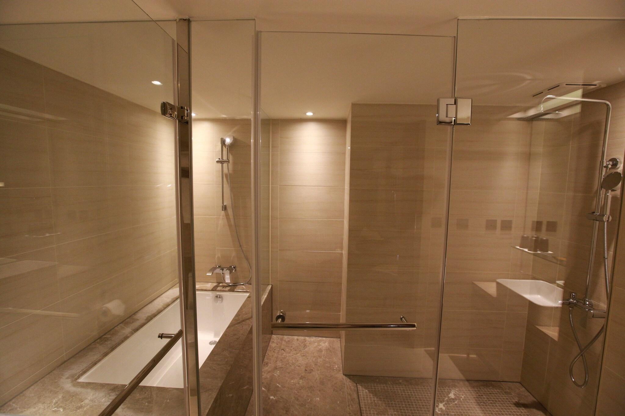 Suite Queen Size Bed