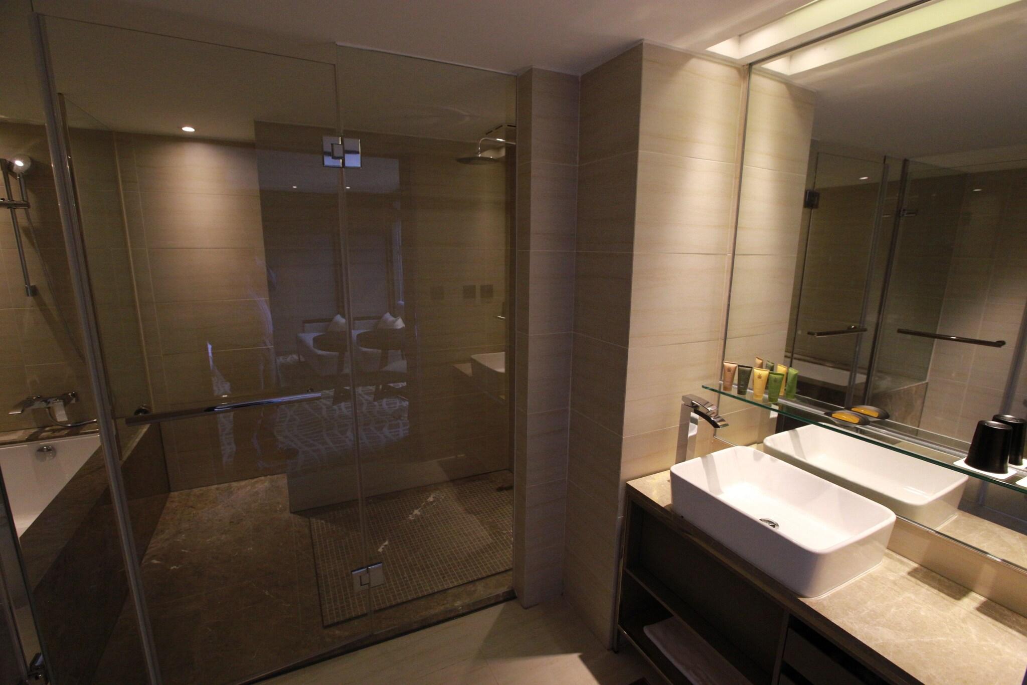 Suite Queen Size Bed